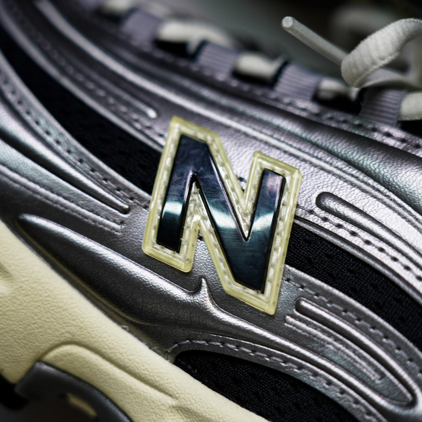 New Balance 1000 Silver Metallic Black 착용 스타일 - 6