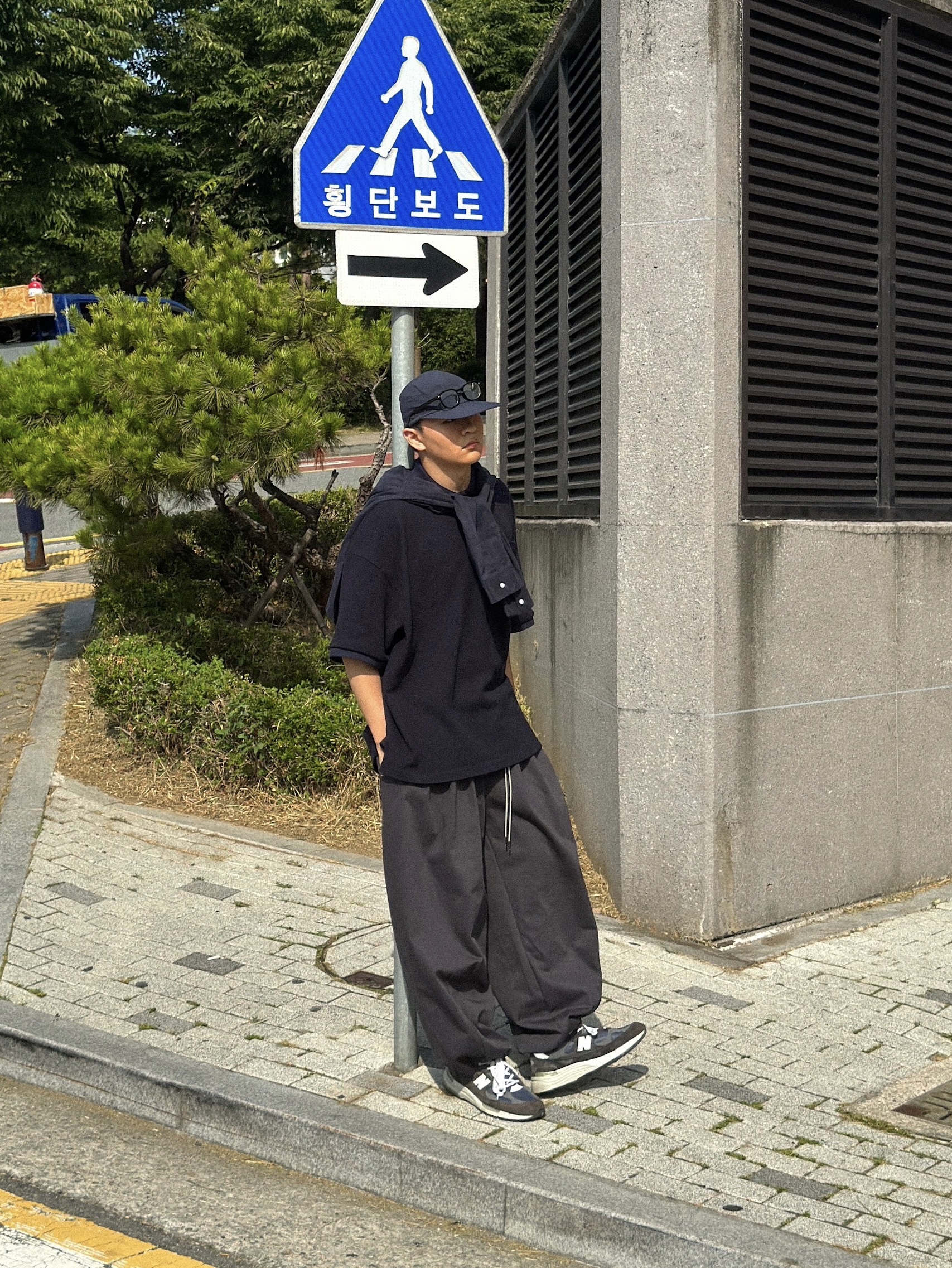 New Balance 992 Made in USA Navy 착용 스타일 - 5