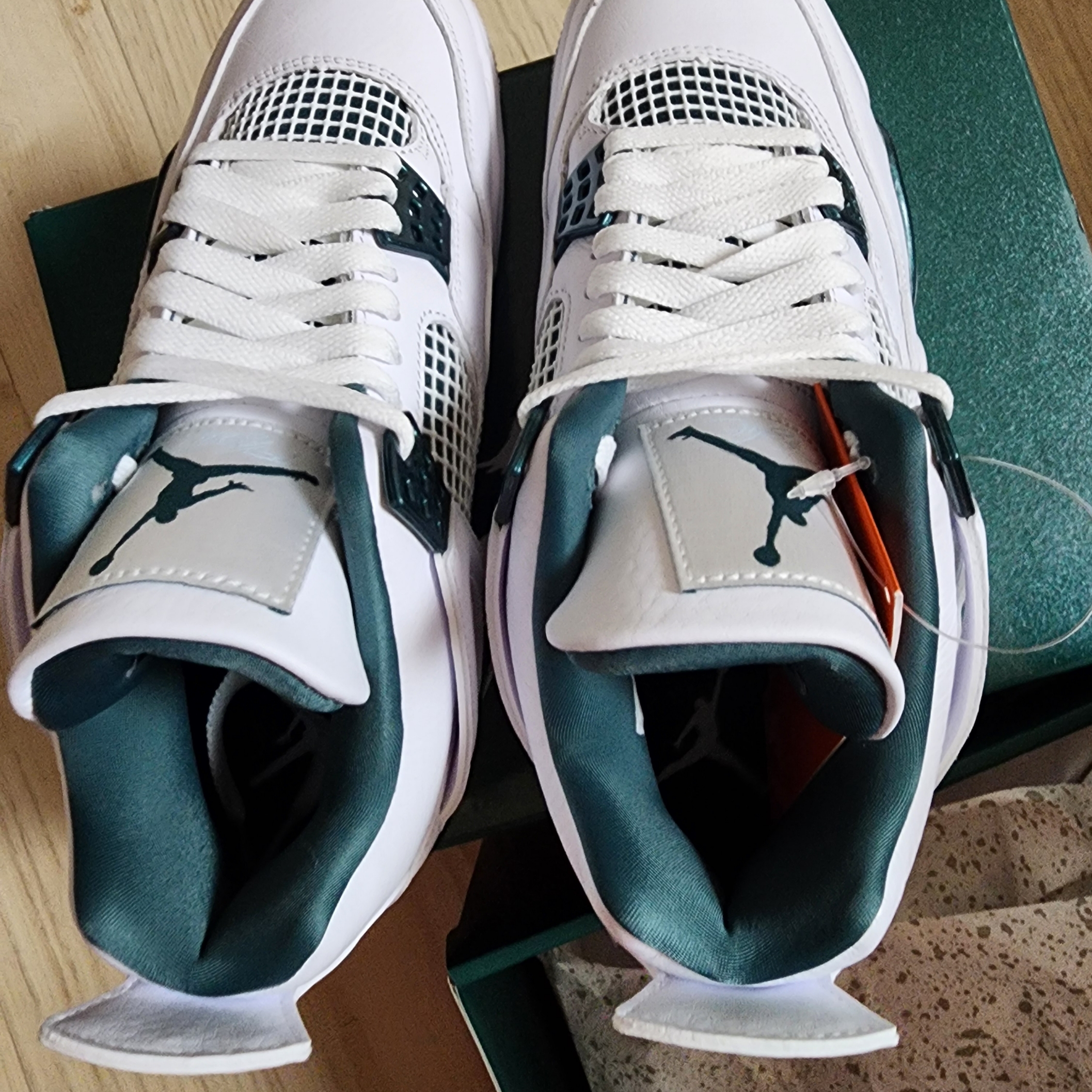 Jordan 4 Retro Oxidized Green 착용 스타일 - 3