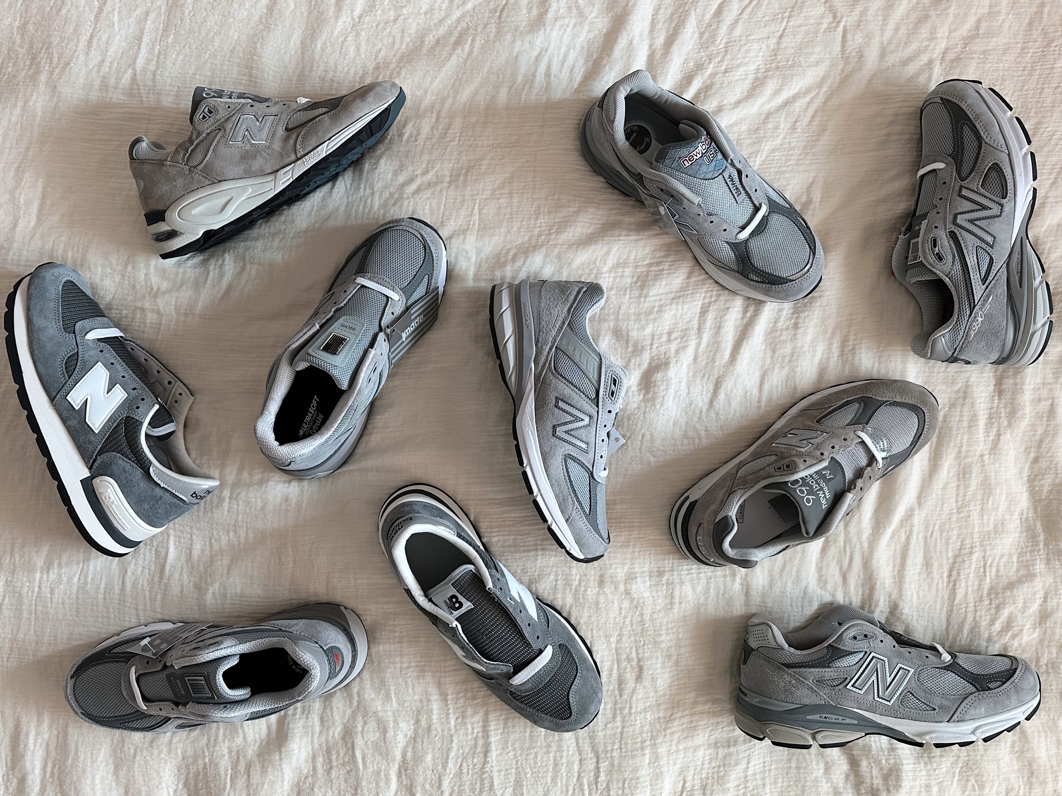 New Balance 990v1 Made in USA Grey White, New Balance 990v2 Made in USA Grey 착용 스타일 - 1