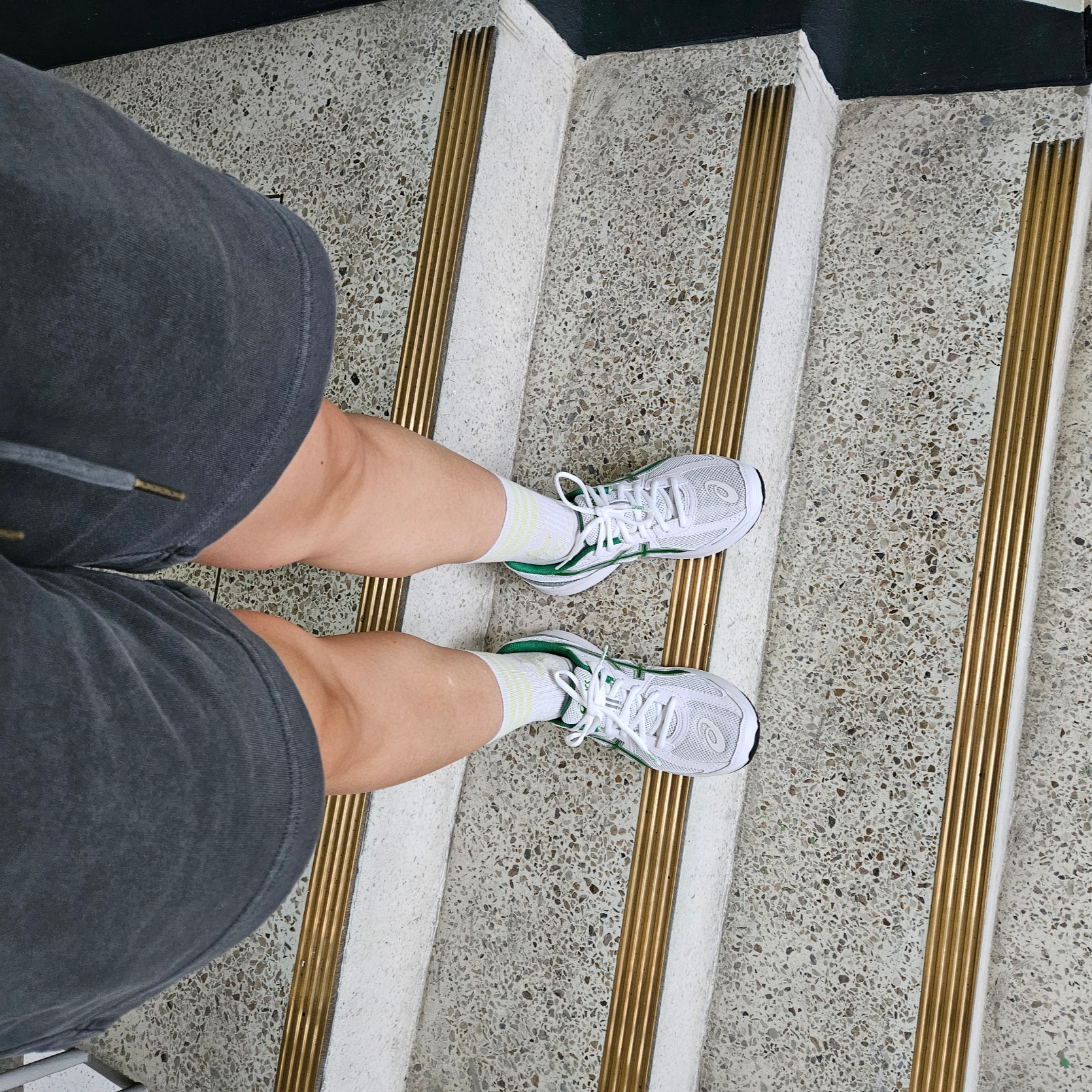 Asics Jog 100 S White Green - 2E Wide 착용 스타일 - 1