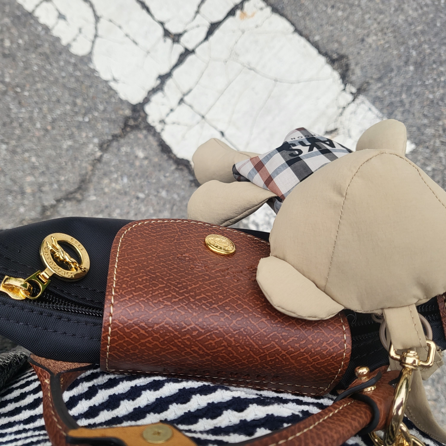 Longchamp Le Pliage Original Handle Pouch Black 착용 스타일 - 2