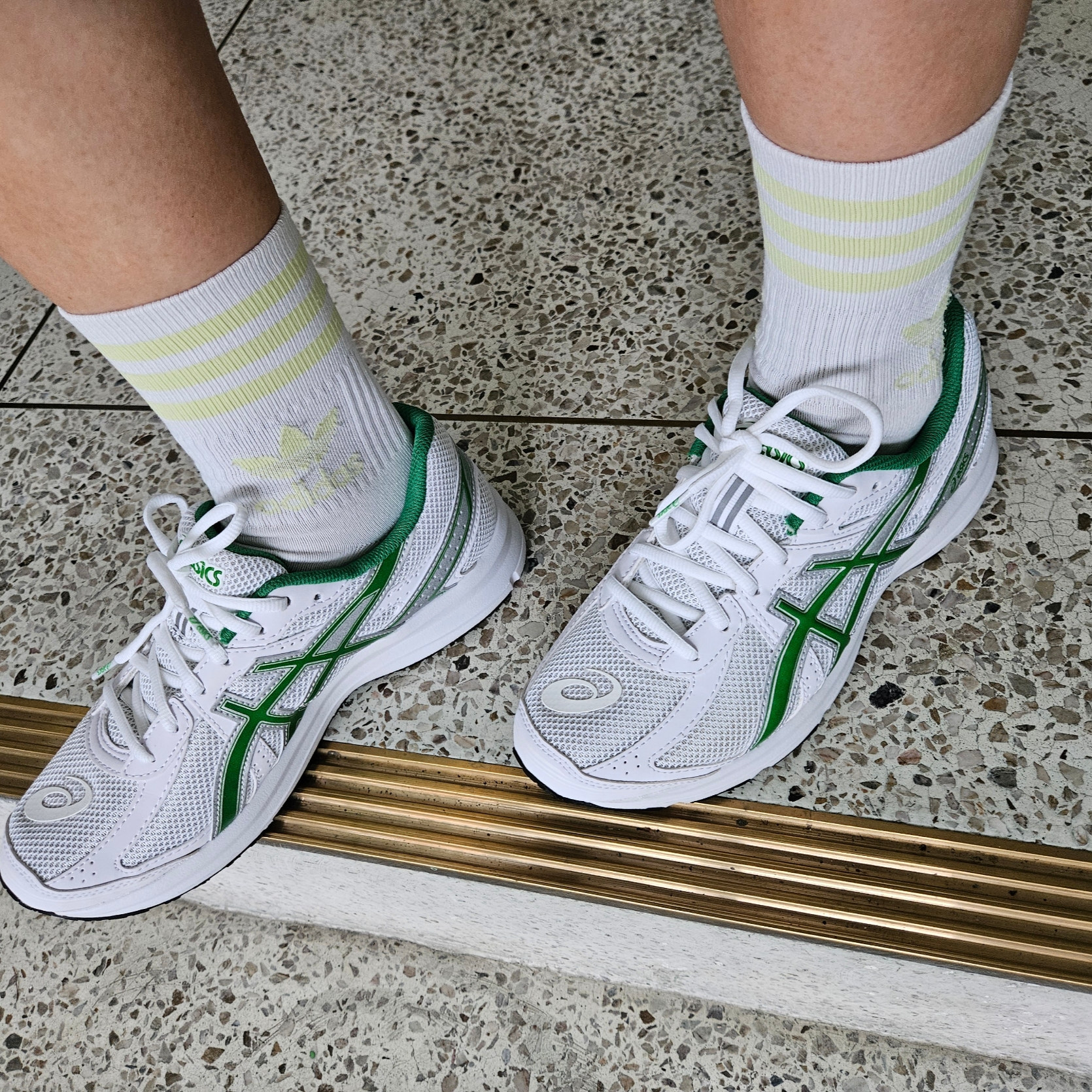 Asics Jog 100 S White Green - 2E Wide 착용 스타일 - 2