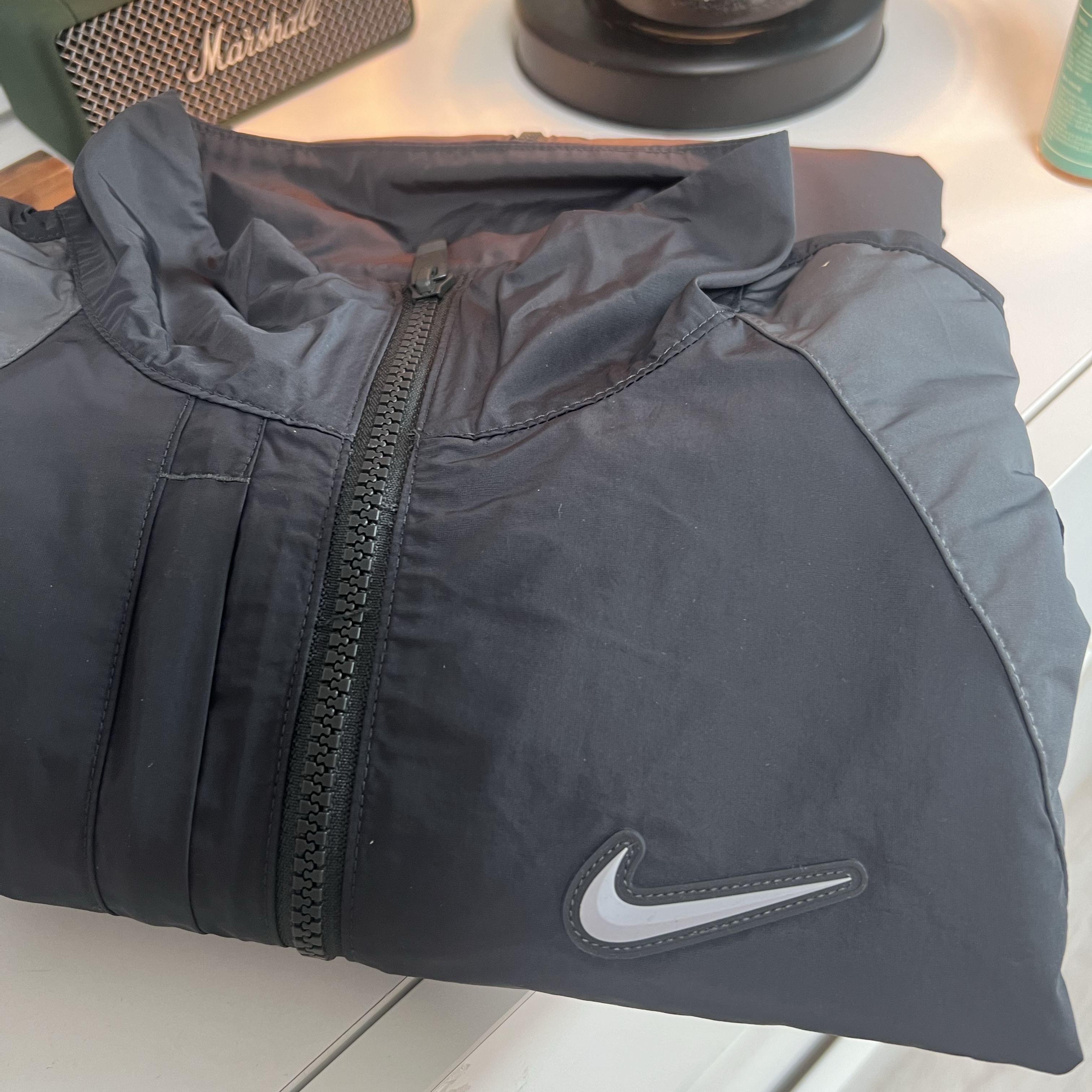 Nike x Drake Nocta Nylon Track Jacket Anthracite (FN7666-060) 착용 스타일 - 1