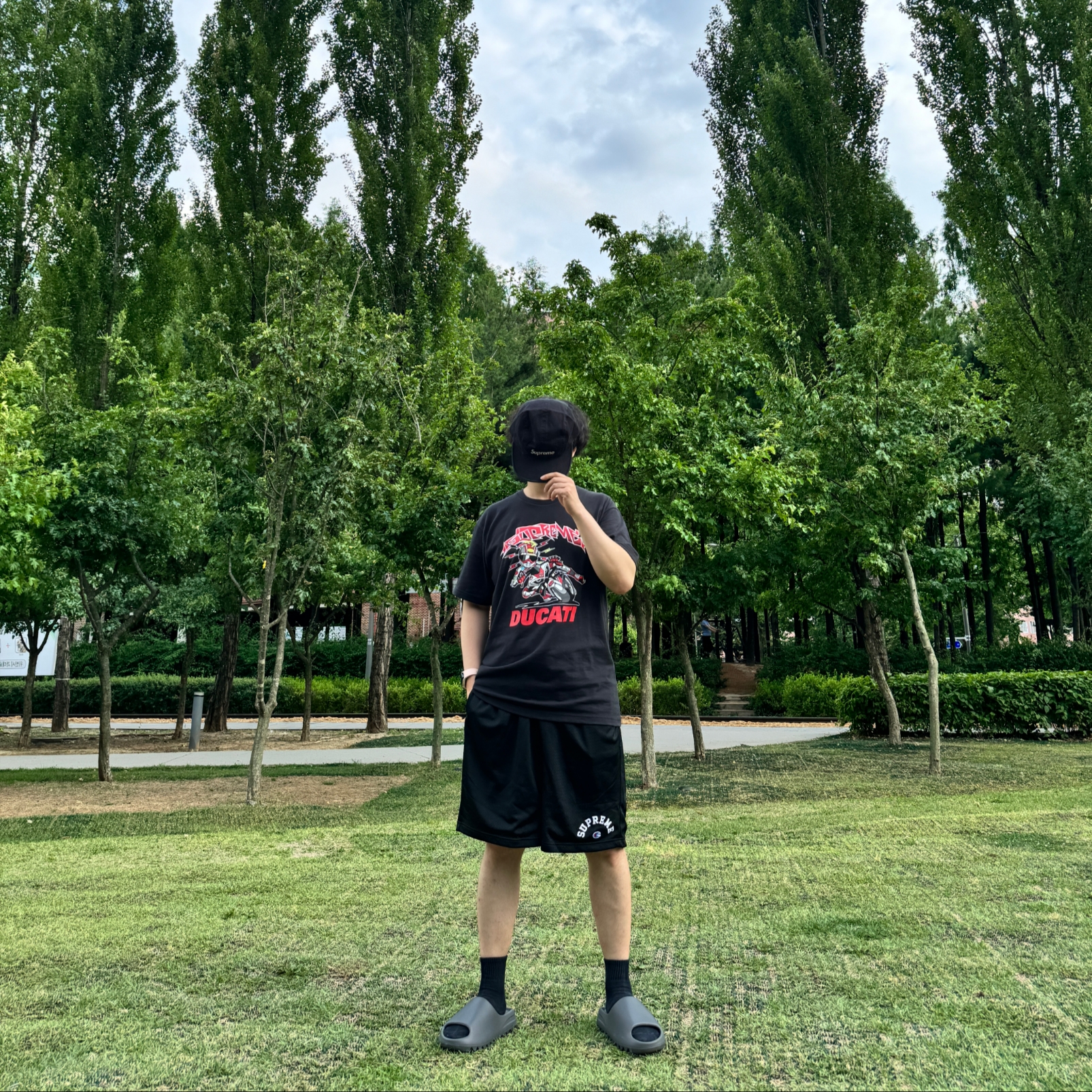 Supreme x Ducati Bike T-Shirt Black - 24SS, Supreme x Champion Mesh Short Black - 24SS 착용 스타일 - 1