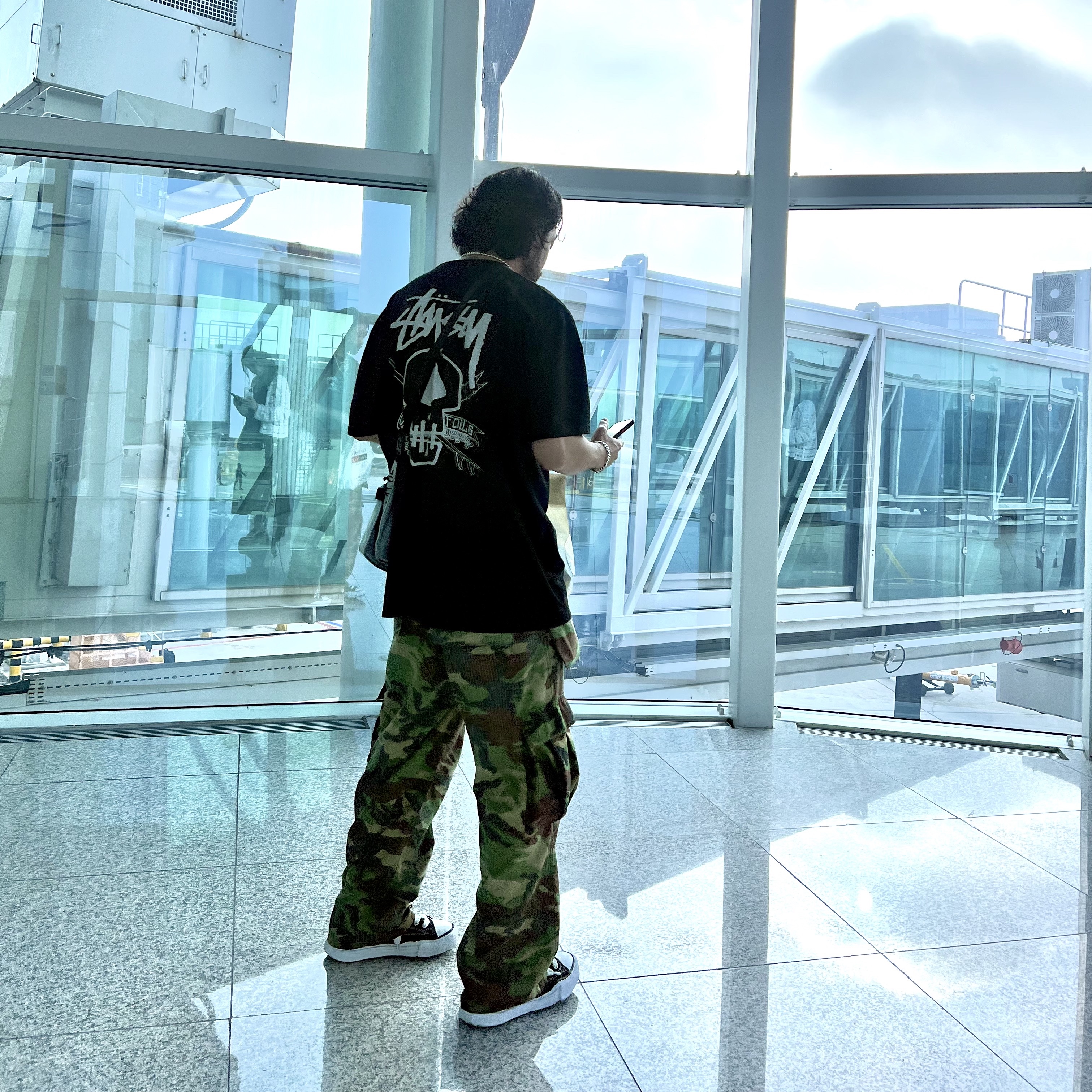 Stussy Fresh Foils T-Shirt Black, Maison Mihara Yasuhiro Peterson OG Sole Canvas Low Sneakers Black 착용 스타일