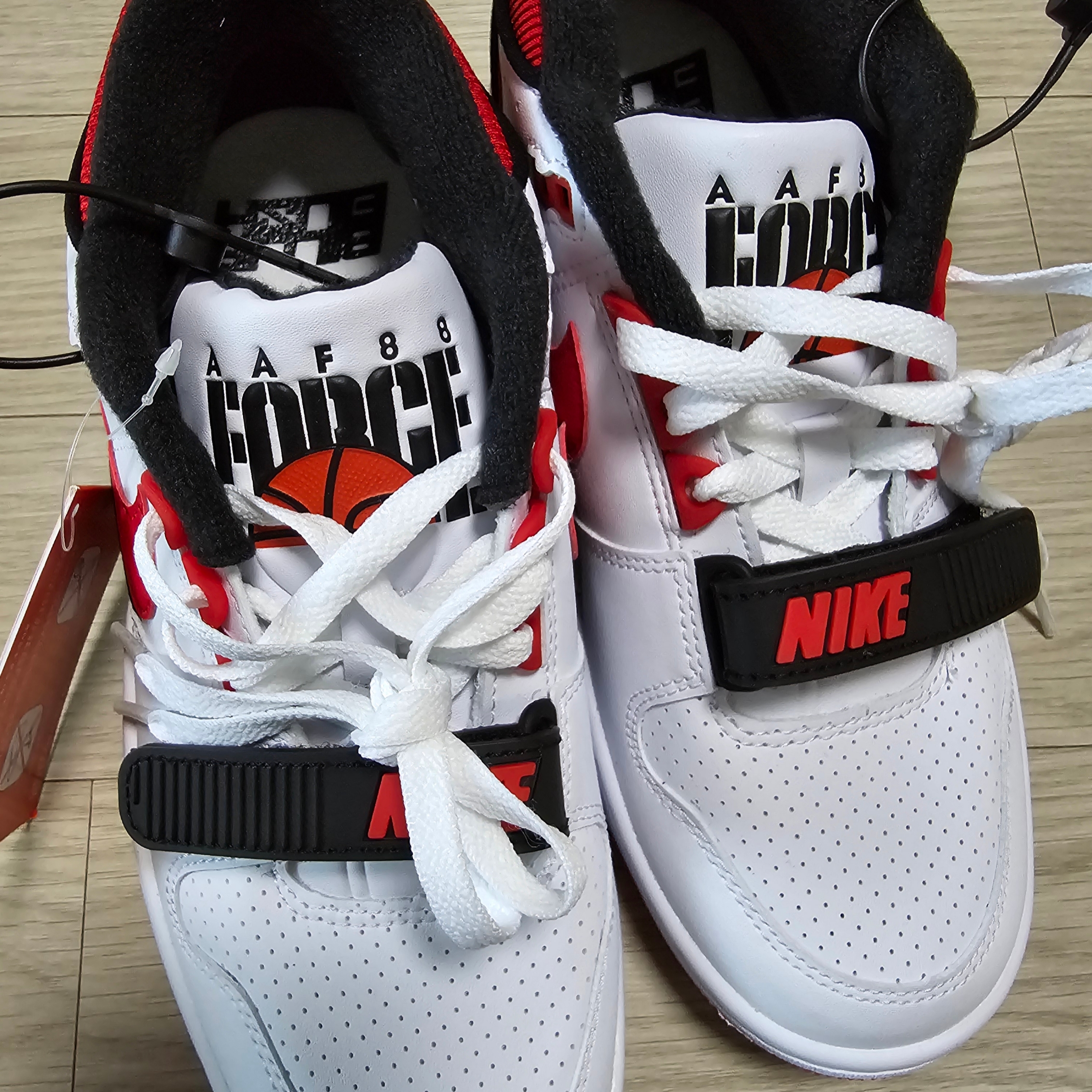 Nike x Billie Eilish Air Alpha Force 88 Fire Red and White 착용 스타일 - 2