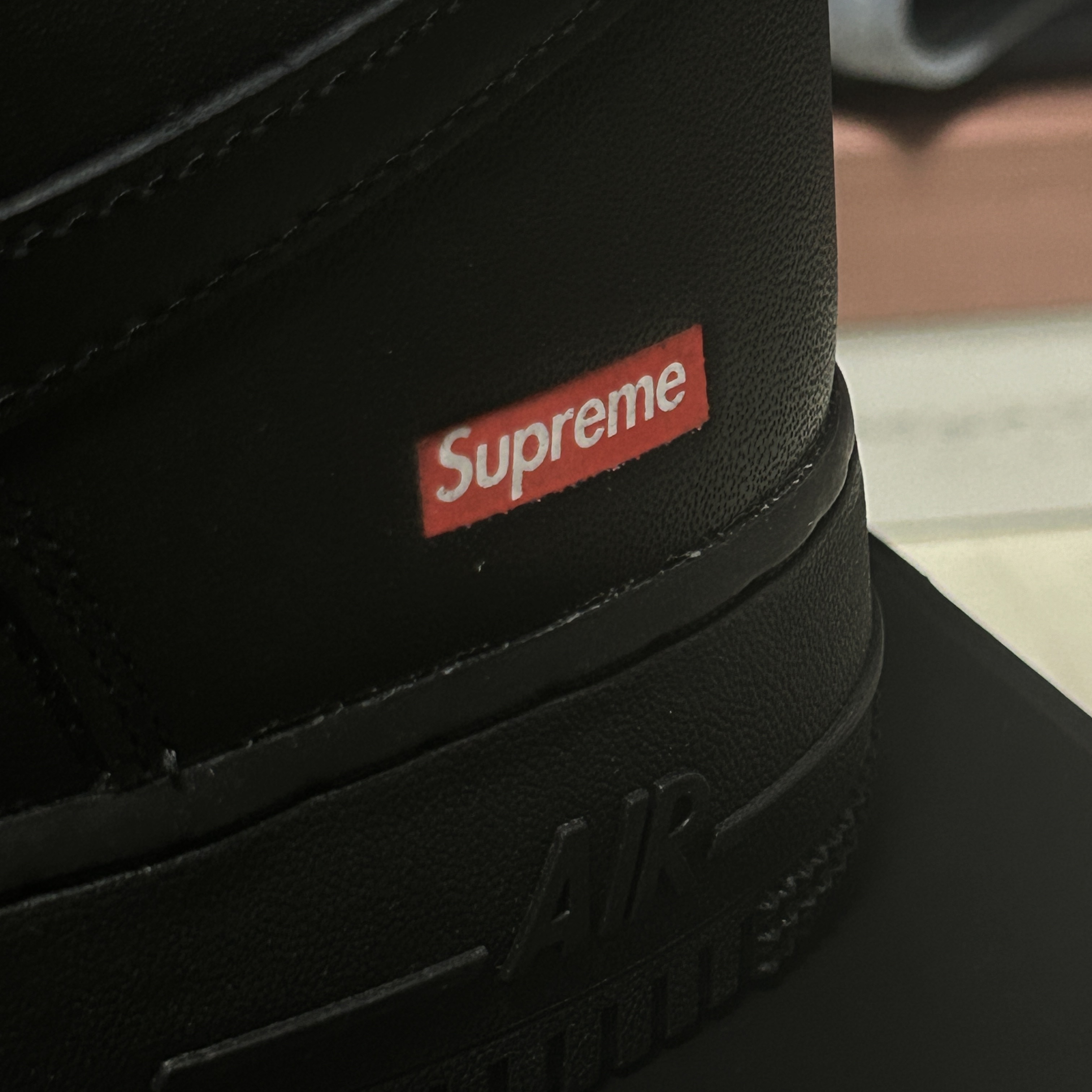 Nike x Supreme Air Force 1 Low Black 착용 스타일 - 4