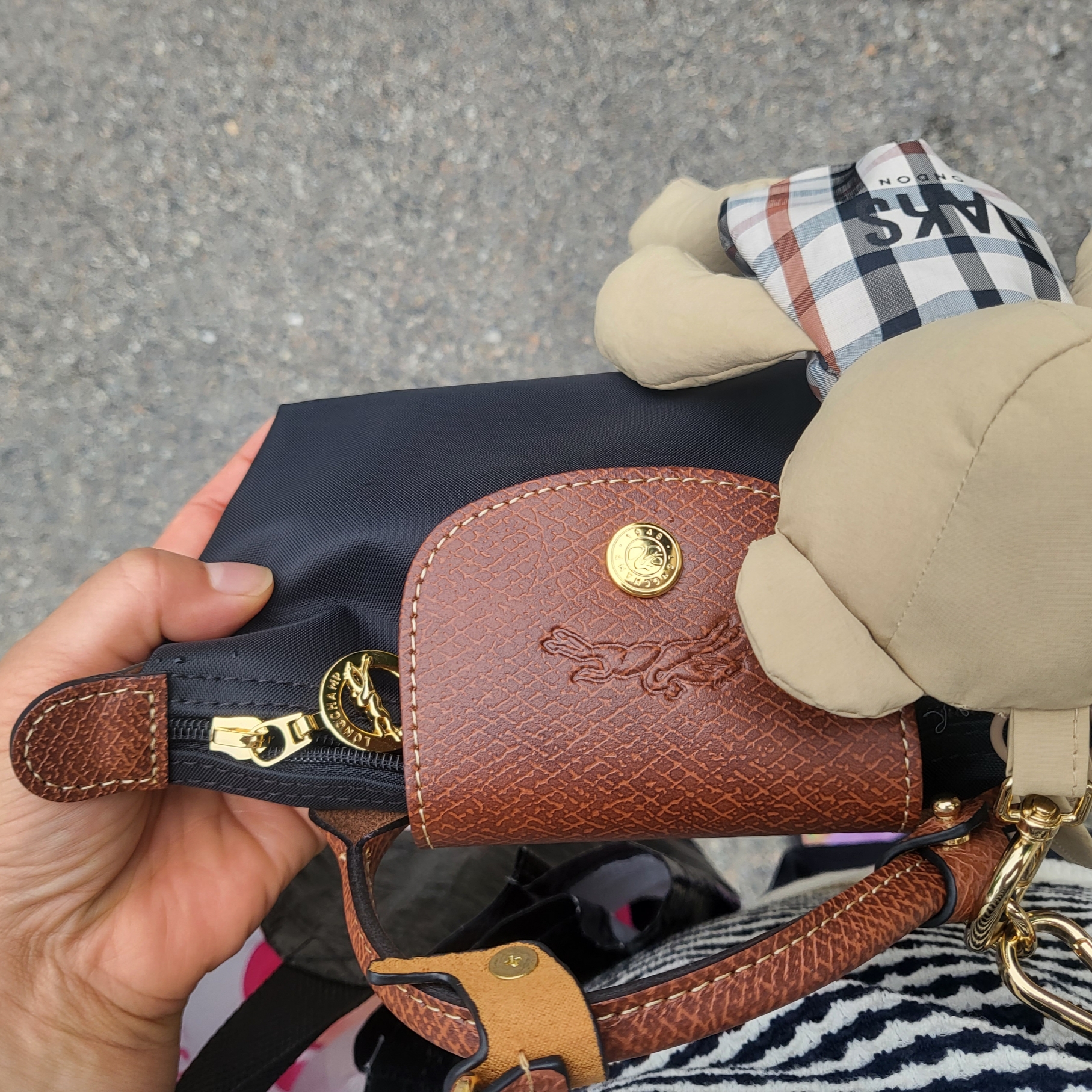 Longchamp Le Pliage Original Handle Pouch Black 착용 스타일 - 1