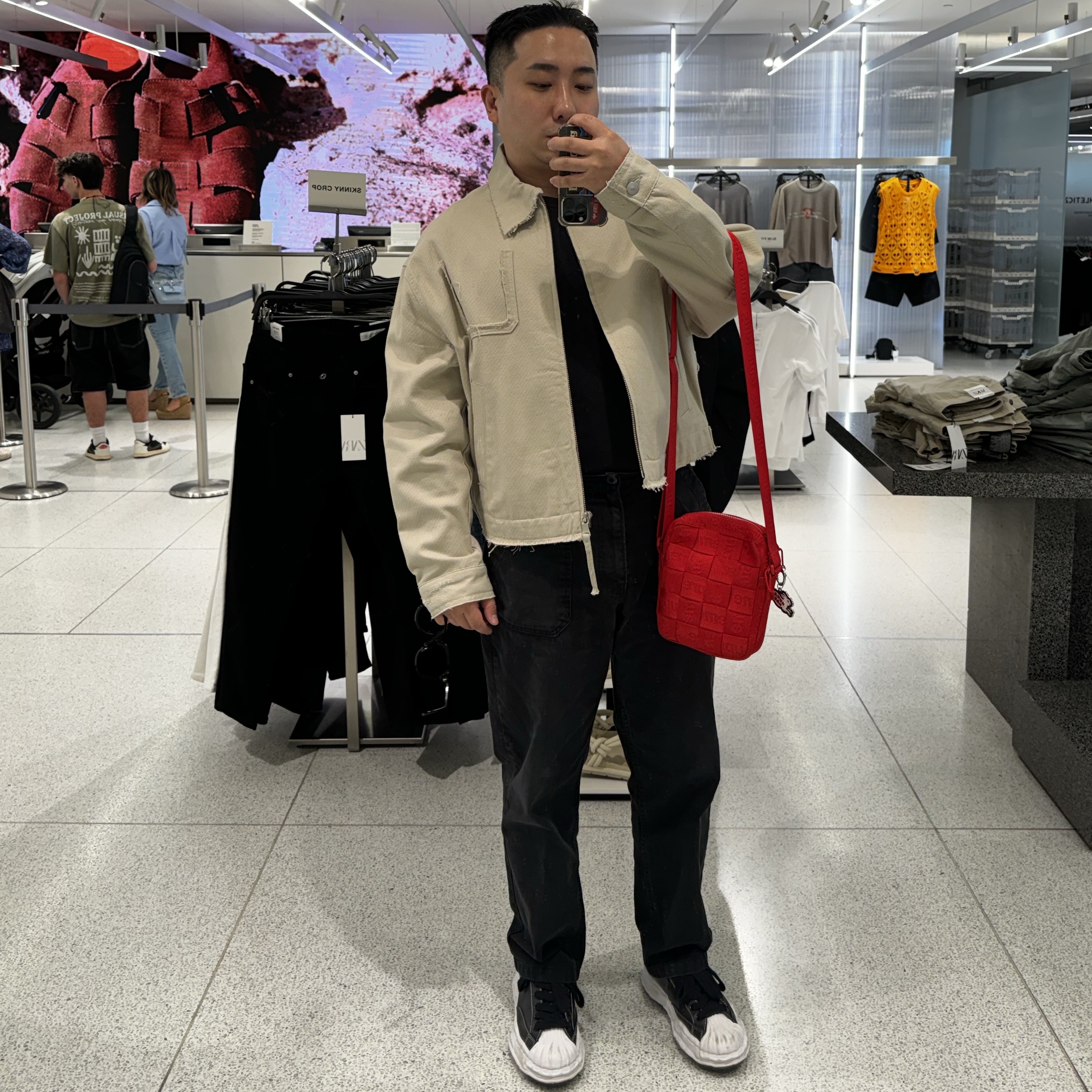 Supreme Woven Shoulder Bag Red - 23SS, Maison Mihara Yasuhiro Blakey OG Sole Leather Low-top Sneakers Black 착용 스타일