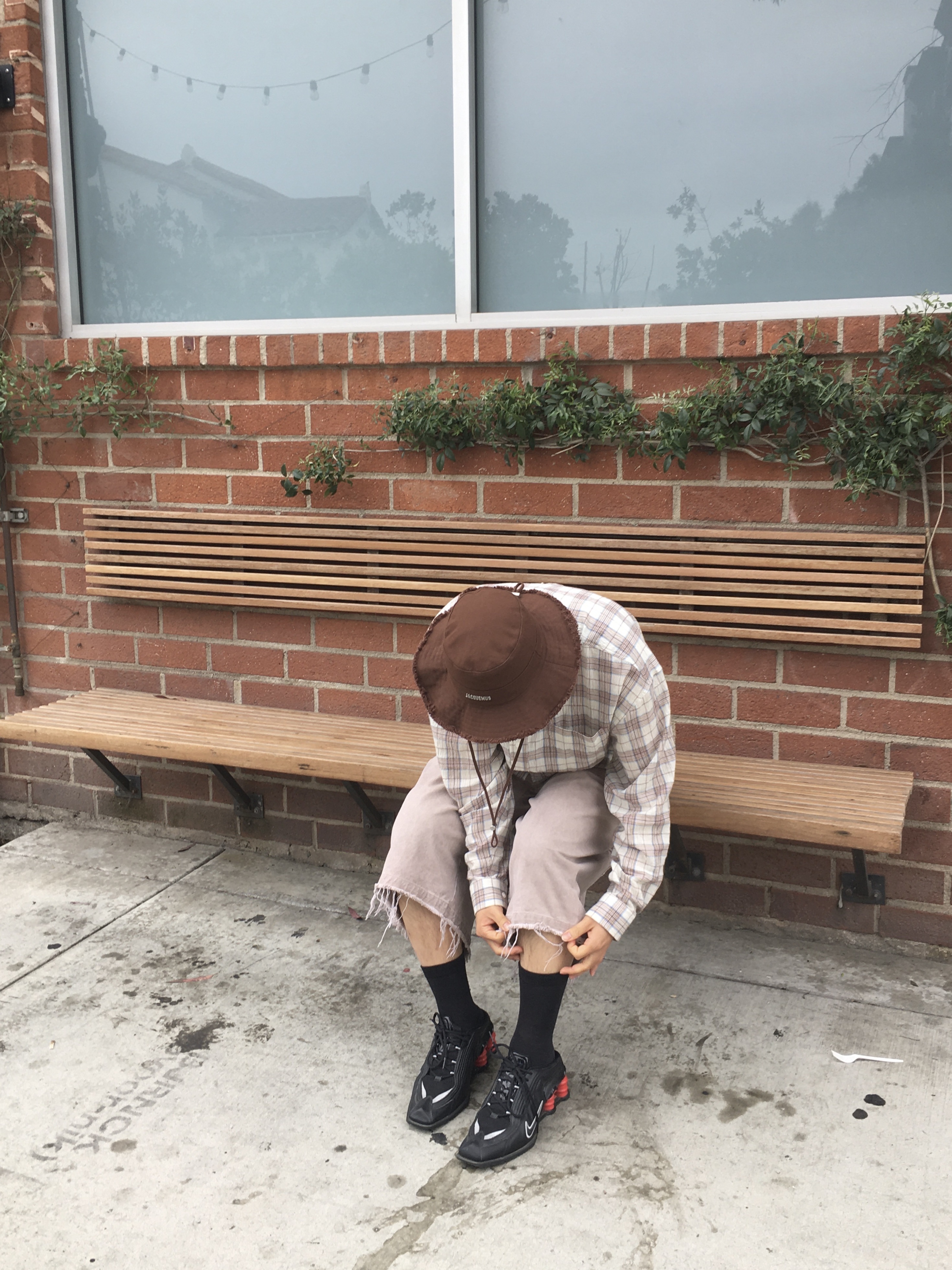 Nike x Martine Rose Shox MR4 Black, Jacquemus Le Bob Artichaut Bucket Hat Brown 착용 스타일 - 2