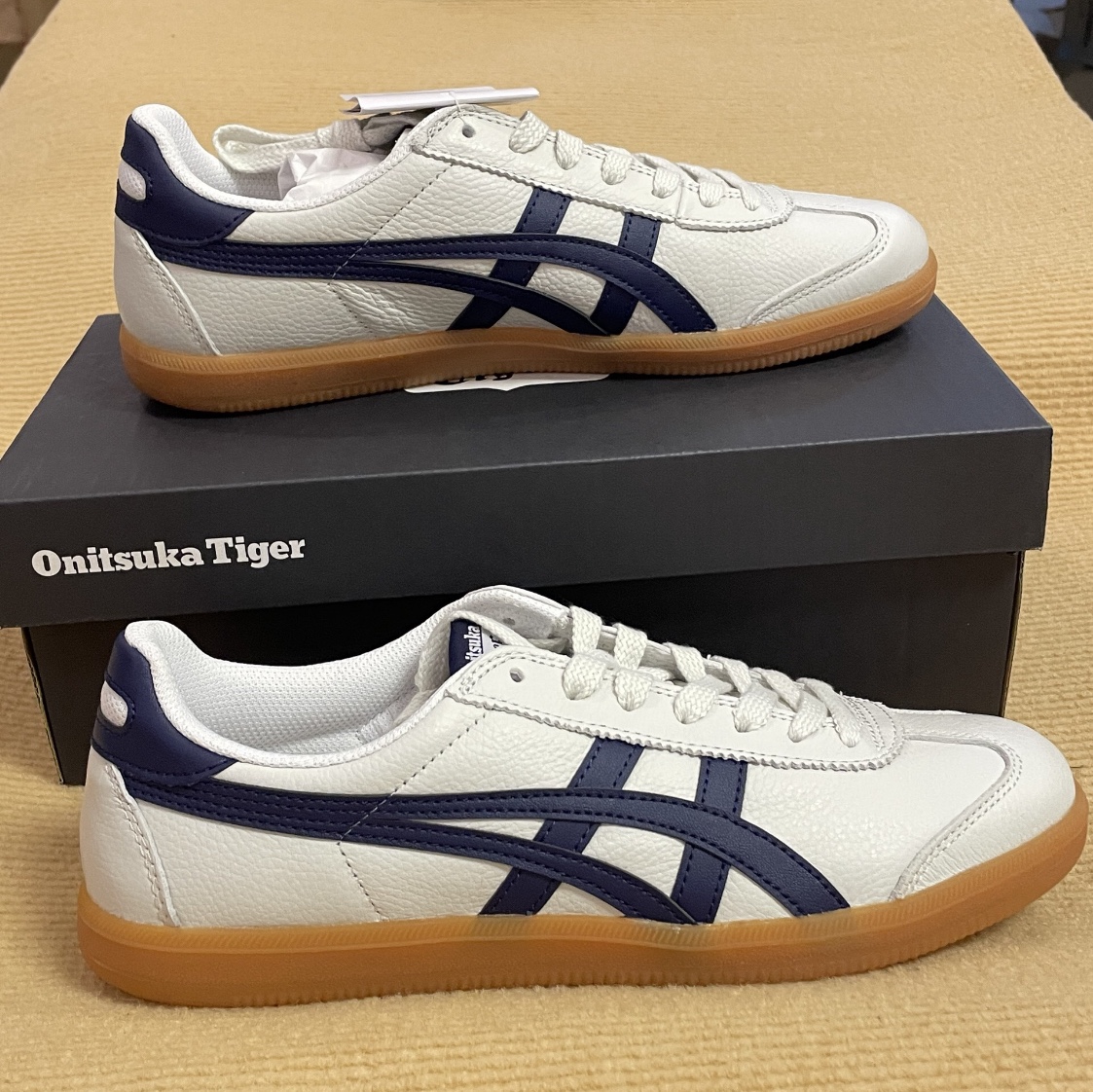 Onitsuka Tiger Tokuten White Navy 착용 스타일