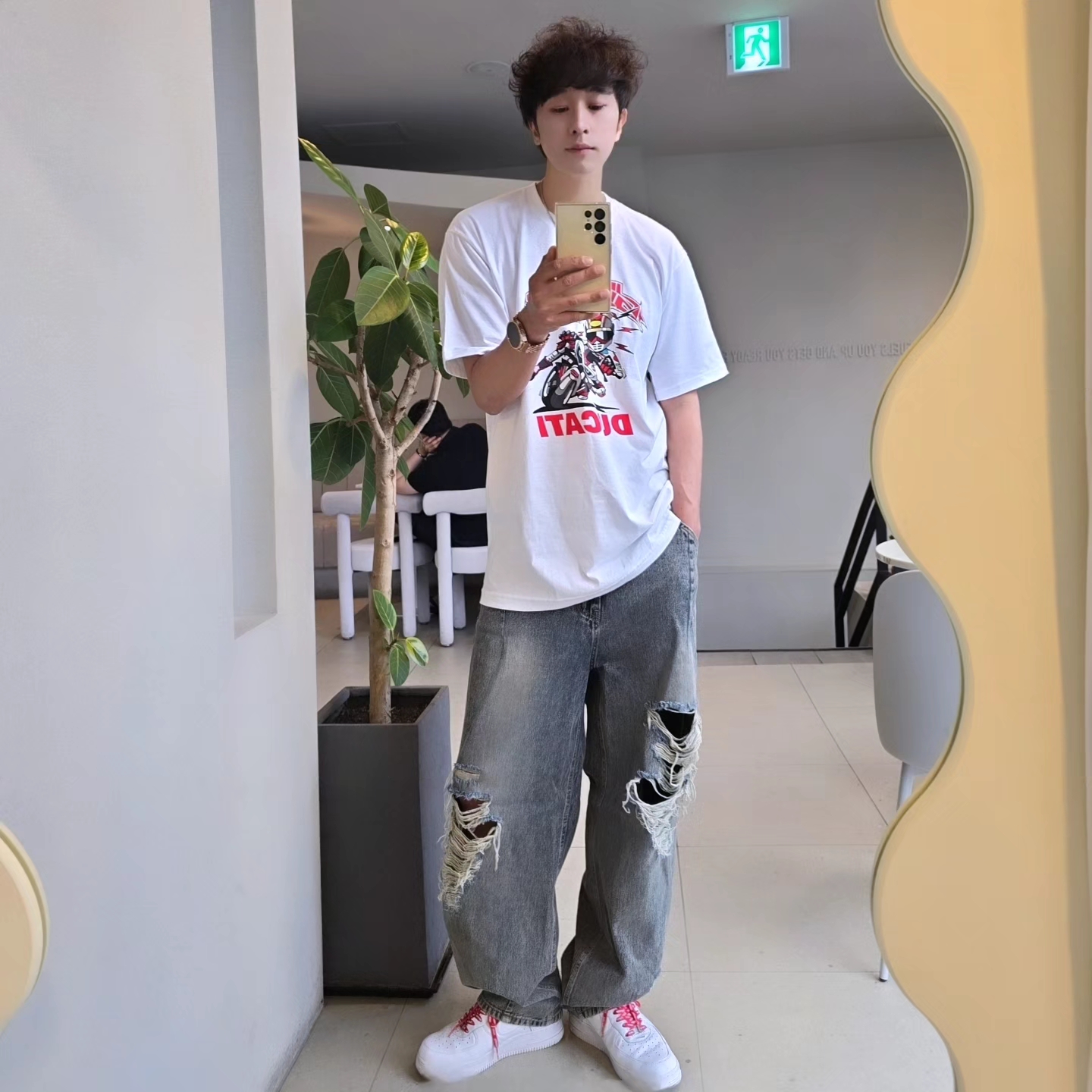 Supreme x Ducati Bike T-Shirt White - 24SS, Nike x Supreme Air Force 1 Low White 착용 스타일 - 1