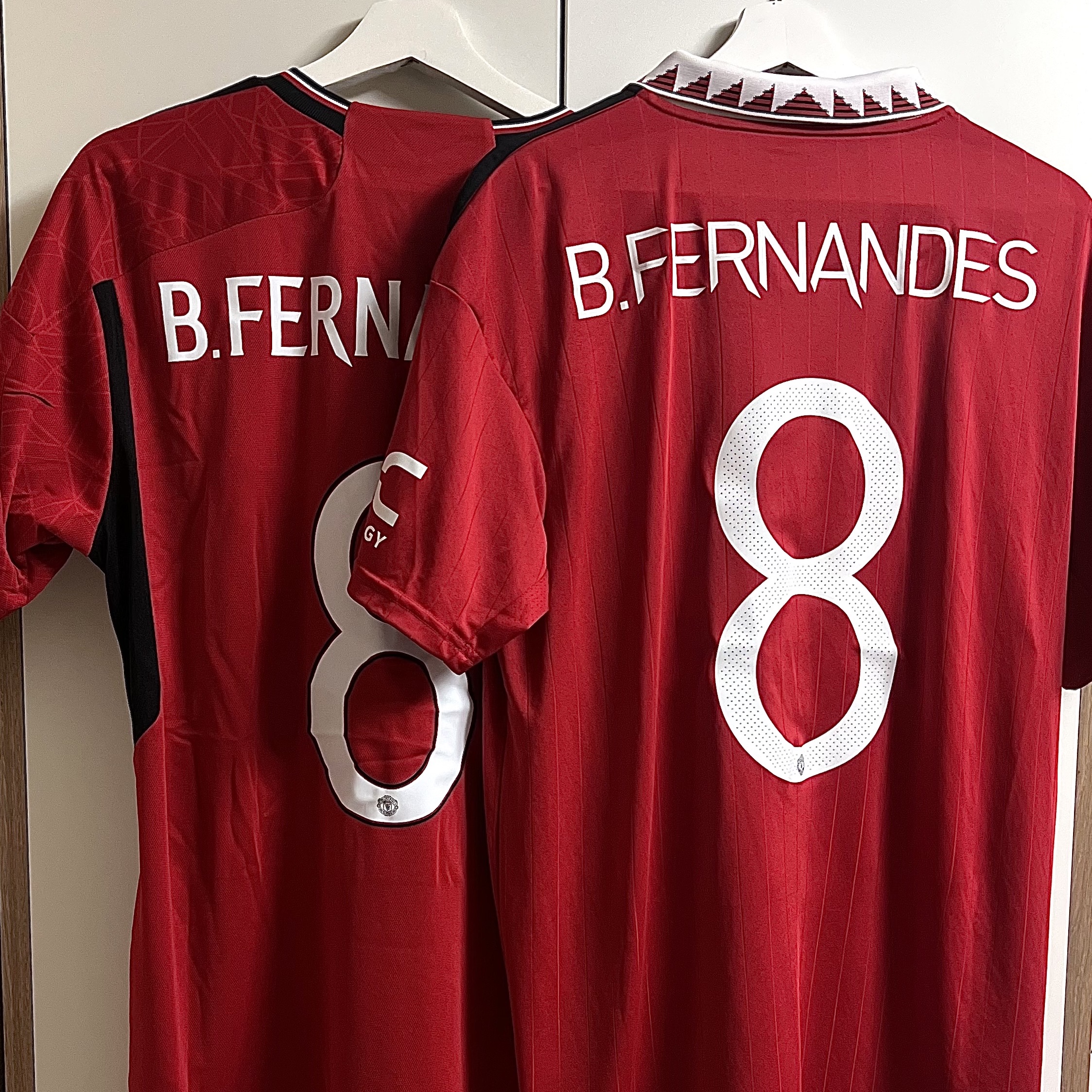 Adidas Manchester United 2023/24 Home Authentic Jersey Team Collegiate Red - US Sizing (Non Marking Ver.), Adidas Manchester United 2022/23 Home Jersey Real Red - US Sizing (Non Marking Ver.) 착용 스타일 - 3