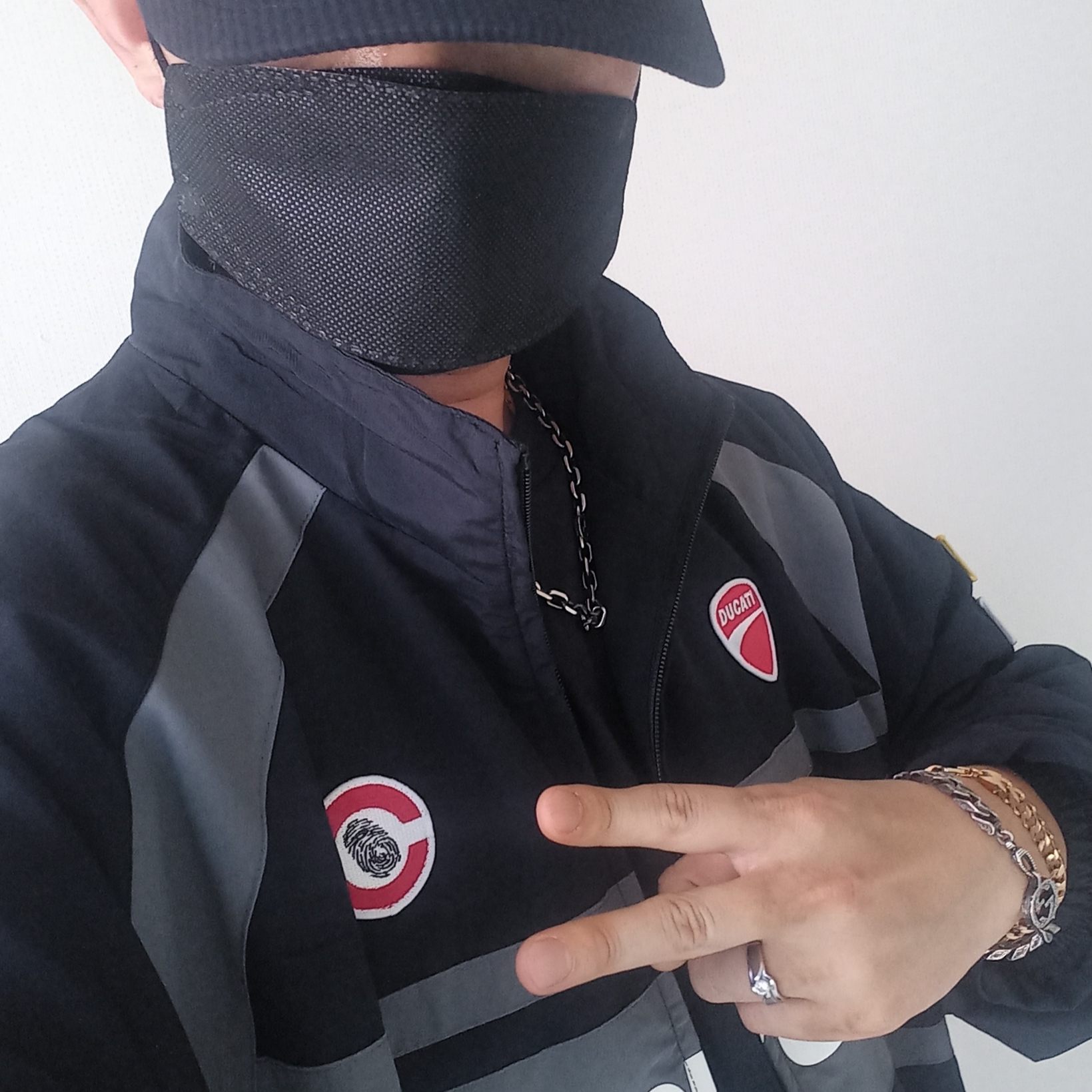 Supreme x Ducati Track Jacket Black - 24SS, Gucci Interlocking G Chain Bracelet In Silver Silver 착용 스타일 - 1