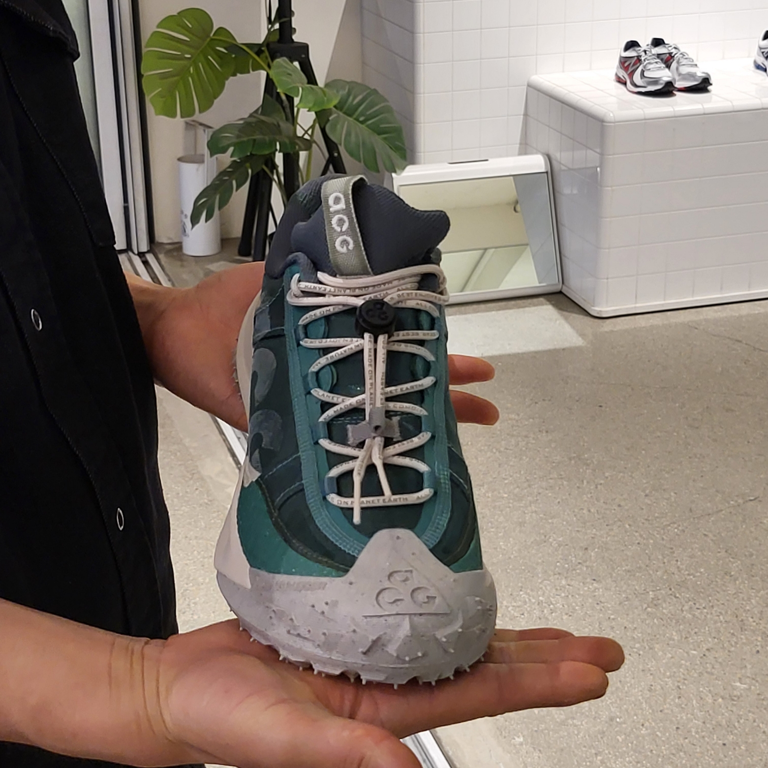 Nike ACG Mountain Fly 2 Low Bicoastal Vintage Green 착용 스타일 - 2