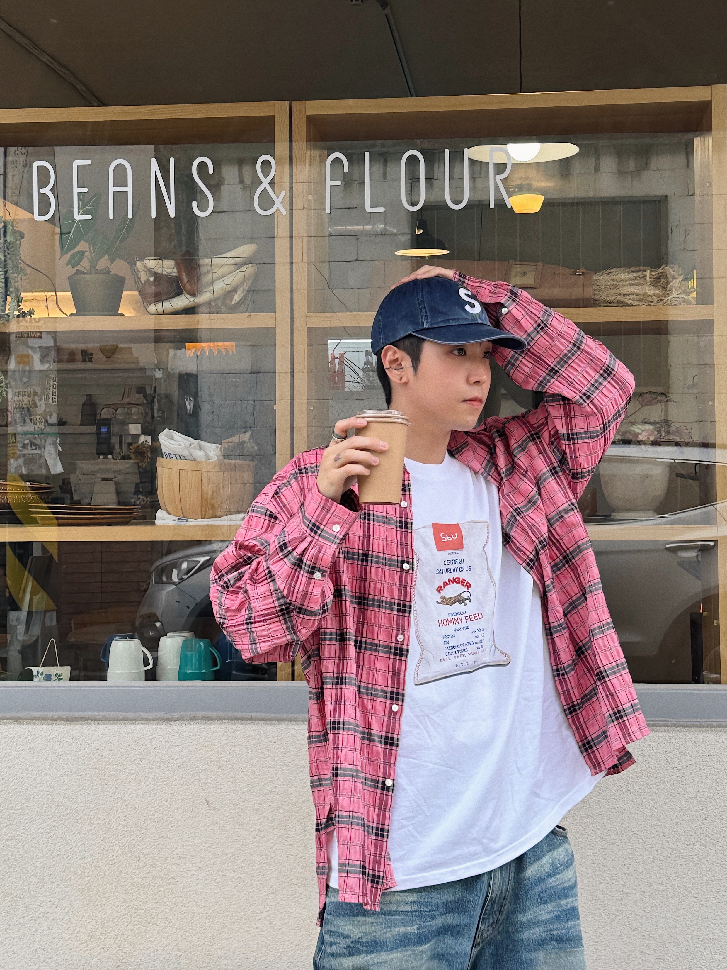 STU Burlap Bag Printing Beads T-shirt White, Supreme Pigment Print S Logo 6-Panel Indigo - 22FW 착용 스타일 - 1