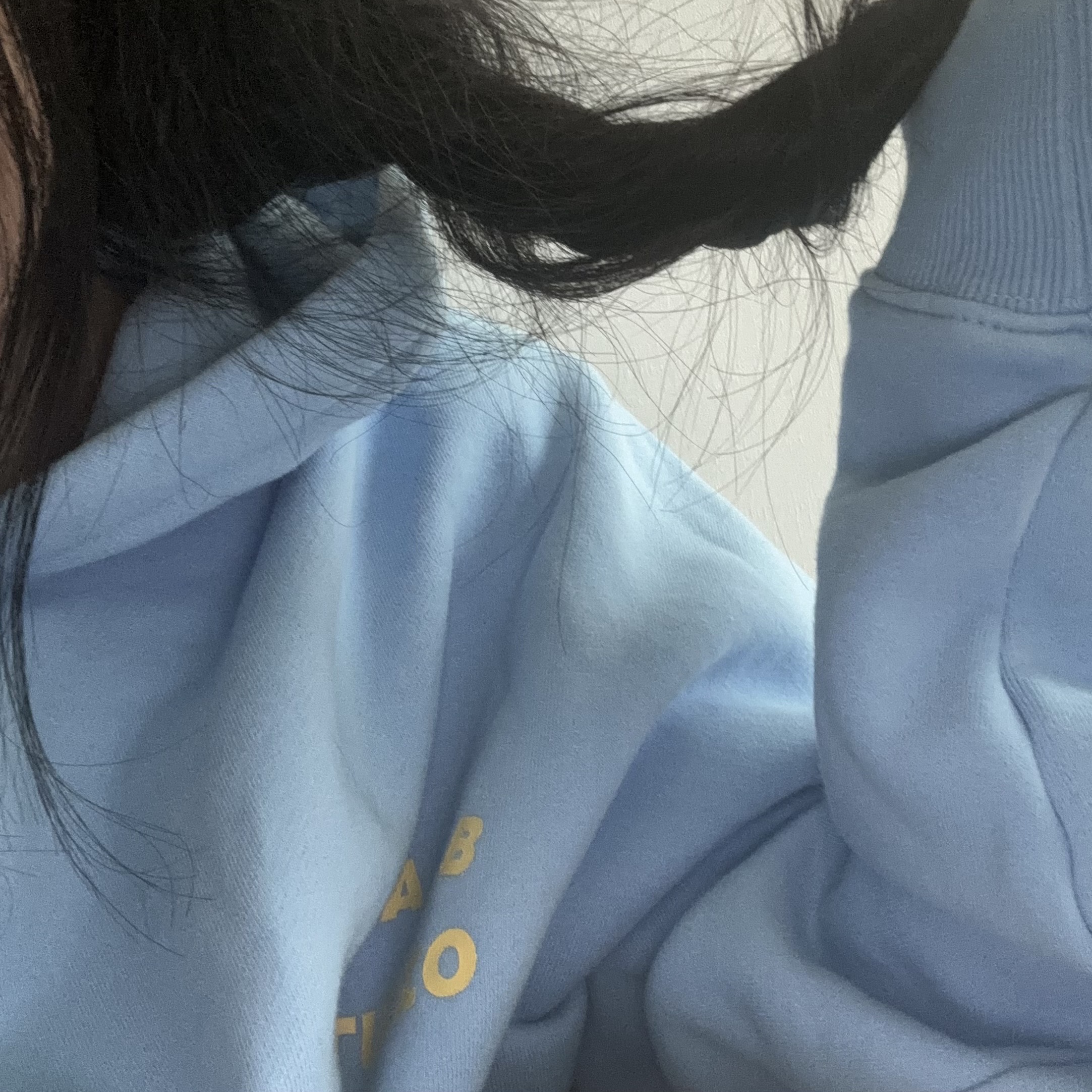 IAB Studio Hoodie Sky Blue Lemon 착용 스타일
