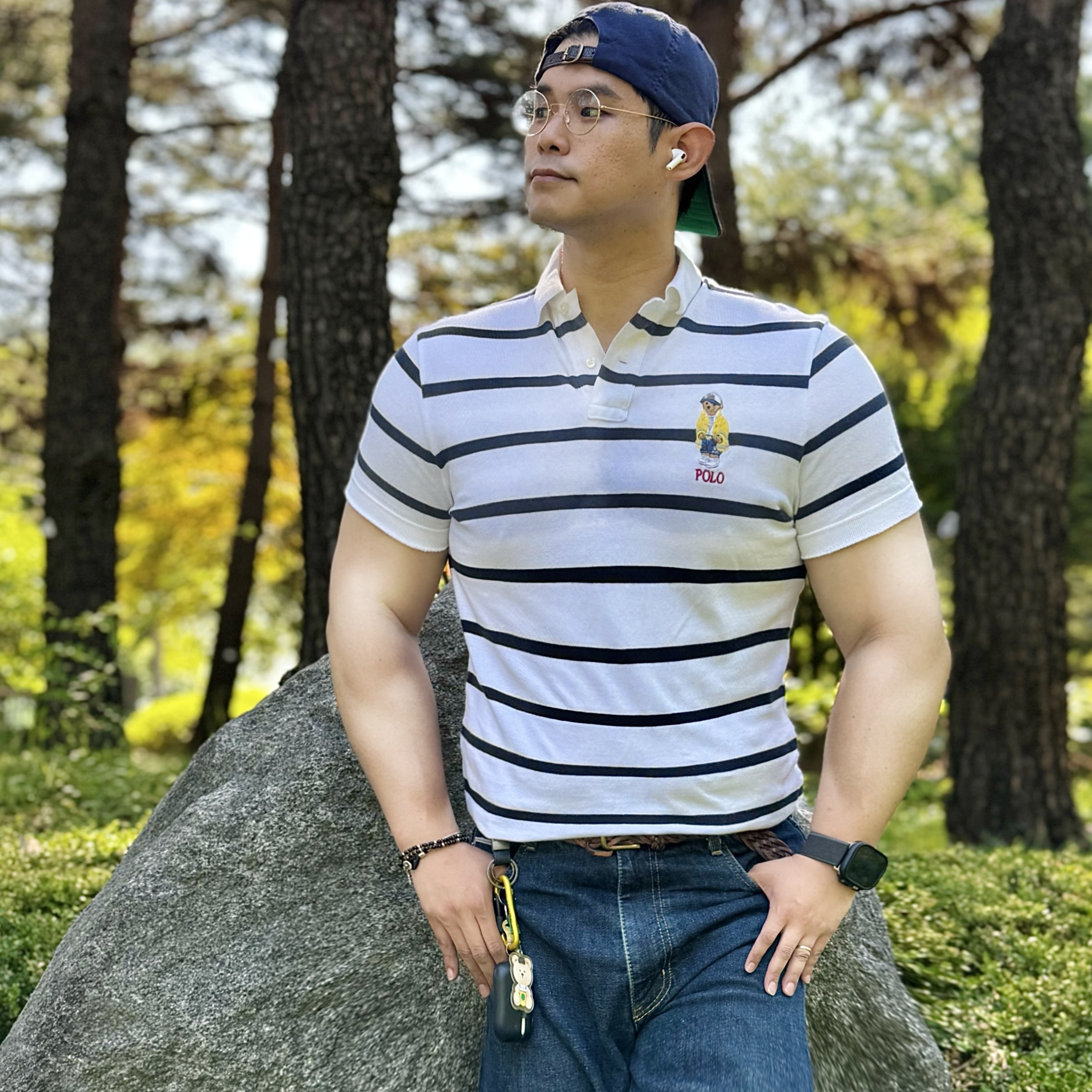 Apple Watch Ultra 2 49mm Titanium Case with Trail Loop M/L Blue Black (Korean Ver.), Apple Airpods Pro 2nd Gen with MagSafe Charging Case USB C (Korean Ver.) 착용 스타일 - 3