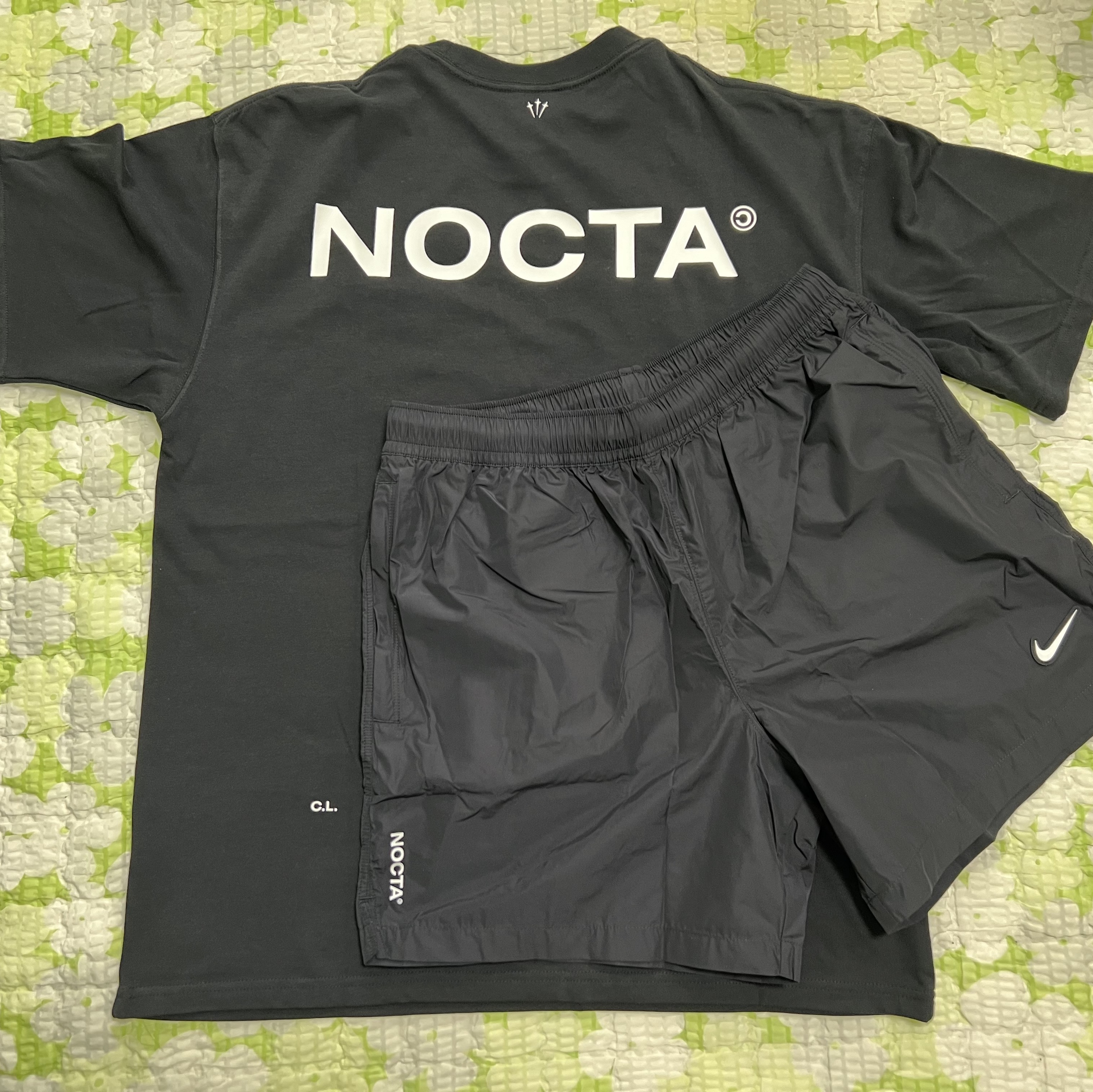 Nike x Drake Nocta Nylon Woven Shorts Black (FN8194-010), Nike x Drake Nocta Max 90 T-Shirt Black (FN7663-010) 착용 스타일 - 1