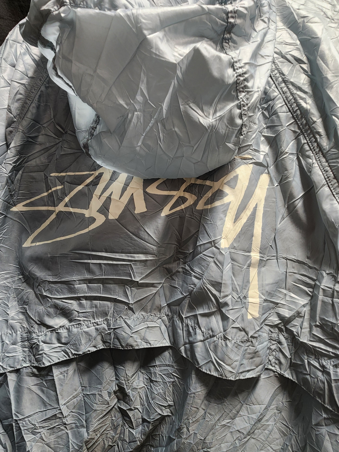 Stussy Beach Shell Wrinkled Nylon Jacket Slate 착용 스타일 - 2