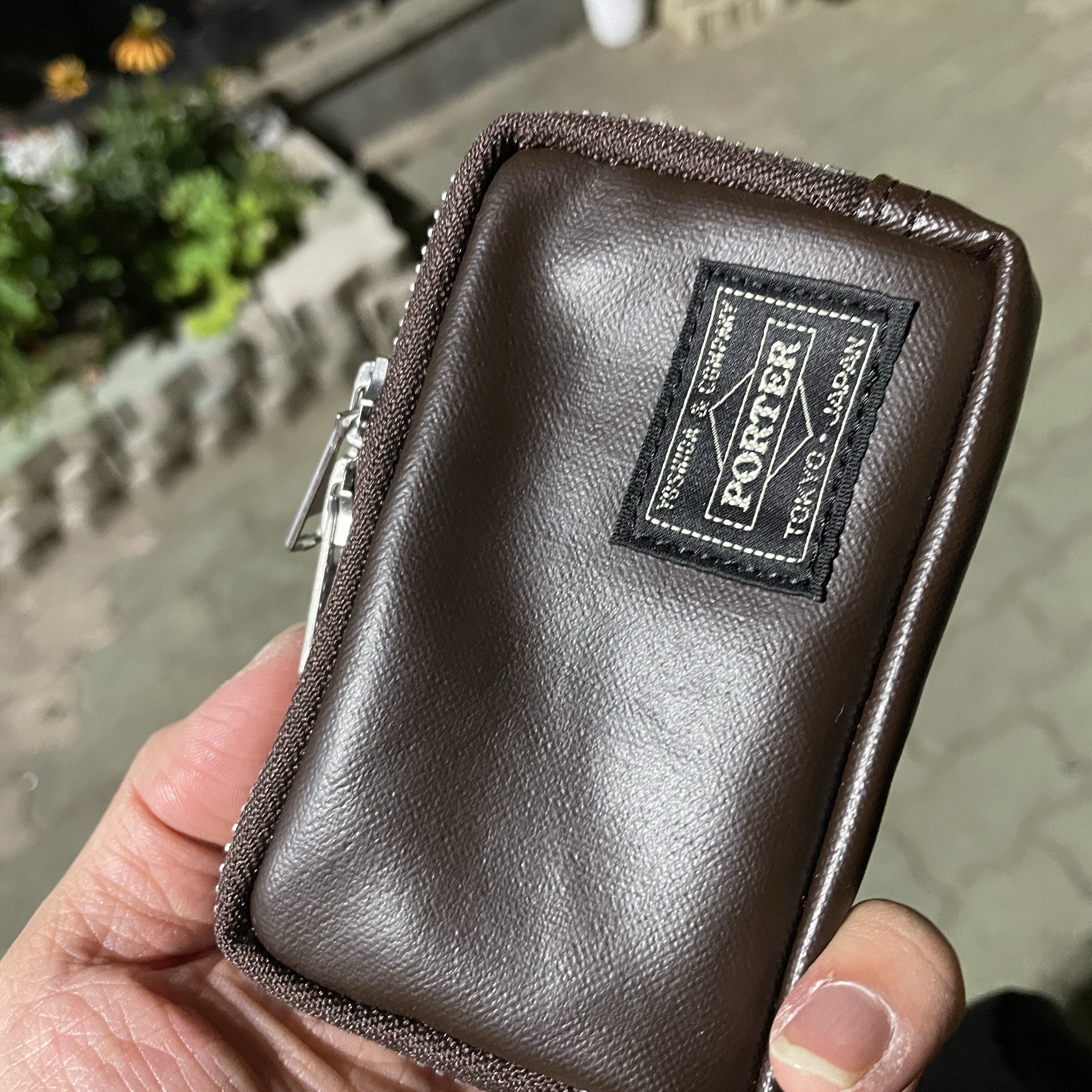 Porter Freestyle Multi Coin Case Brown 착용 스타일 - 1