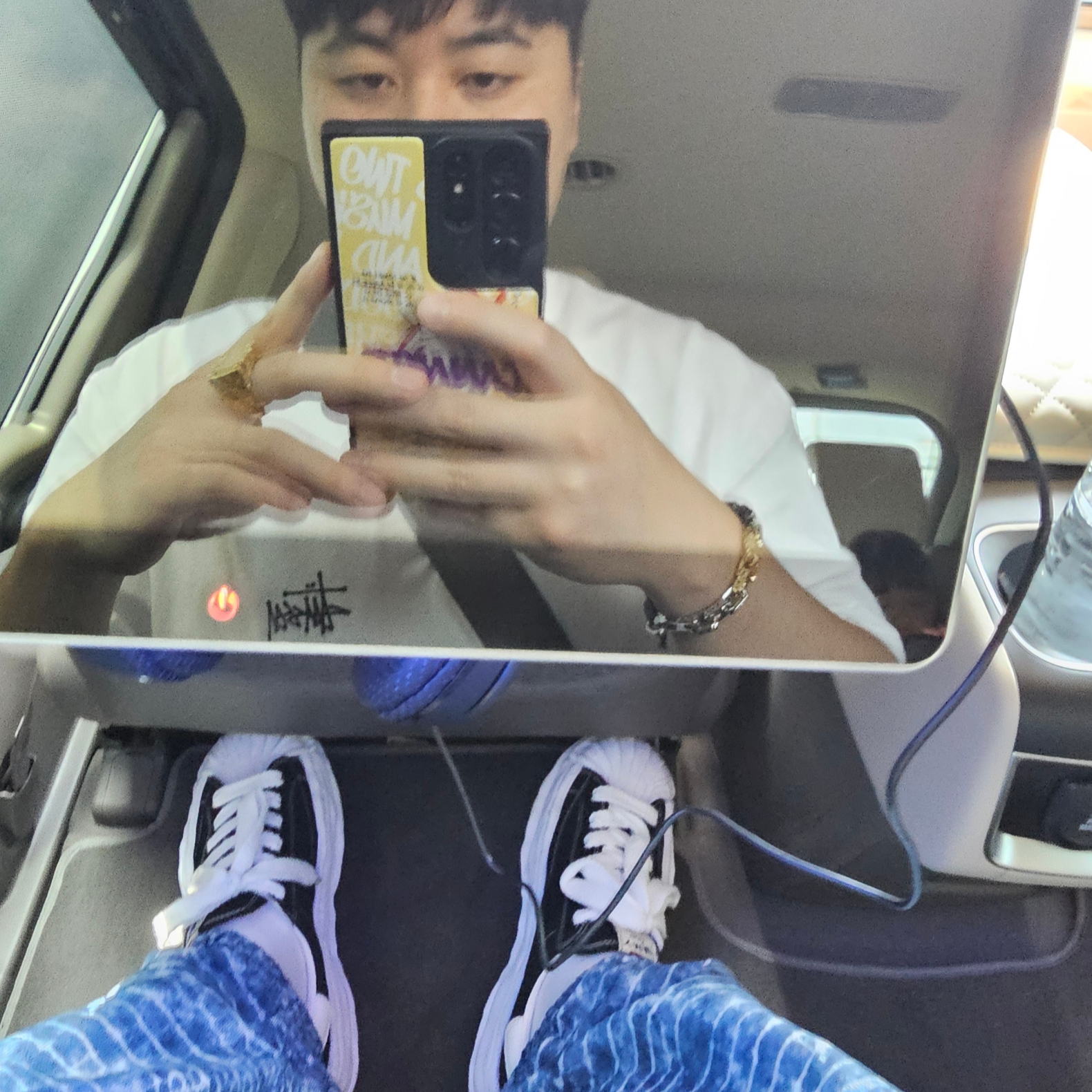 Stussy Sunset T-Shirt White, Supreme Warm Up Pant Croc - 24SS 착용 스타일