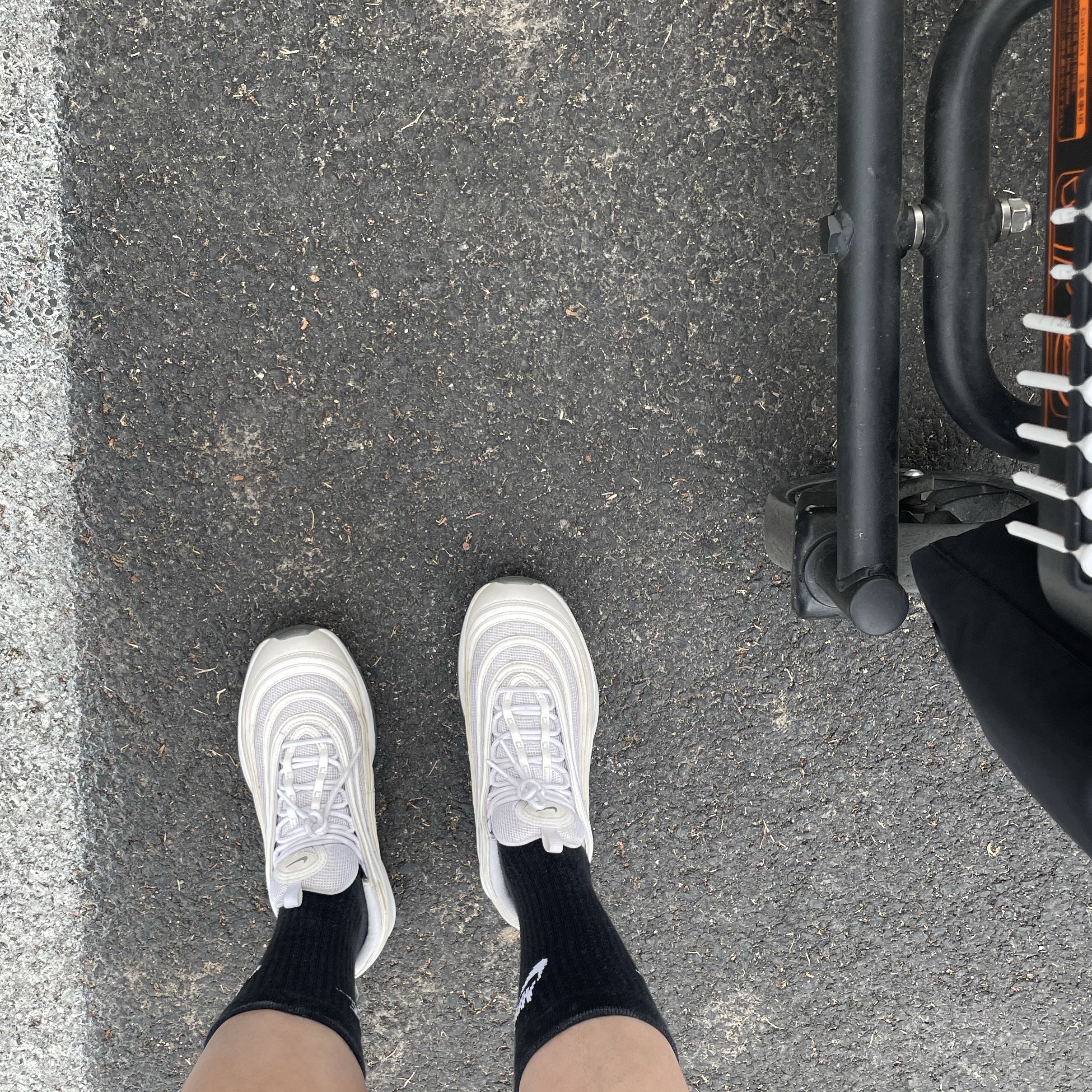 Nike Air Max 97 G White Grey 착용 스타일 - 1