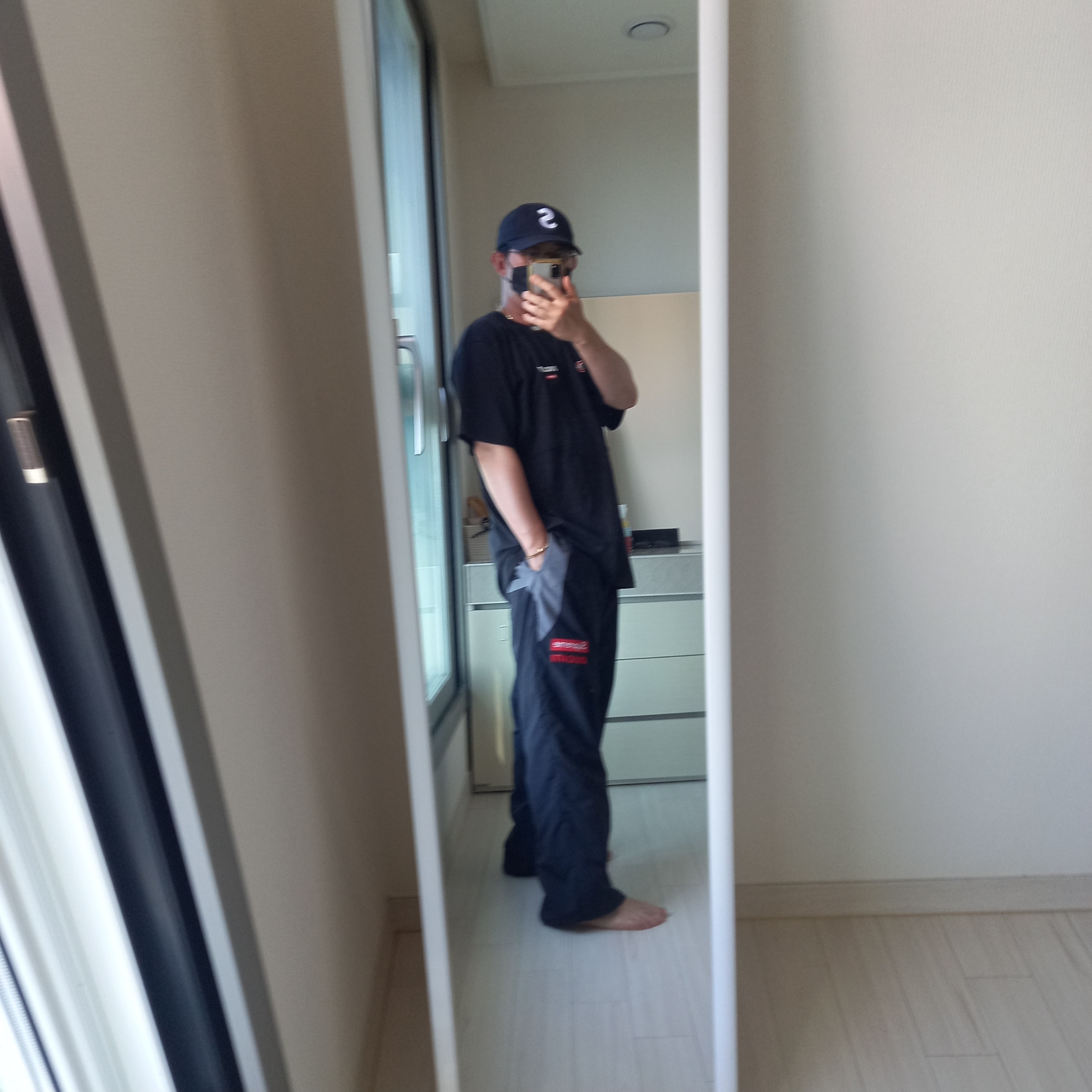 Supreme x Ducati Logos T-Shirt Black - 24SS, Supreme Seersucker S Logo 6-Panel Black - 24SS 착용 스타일 - 3