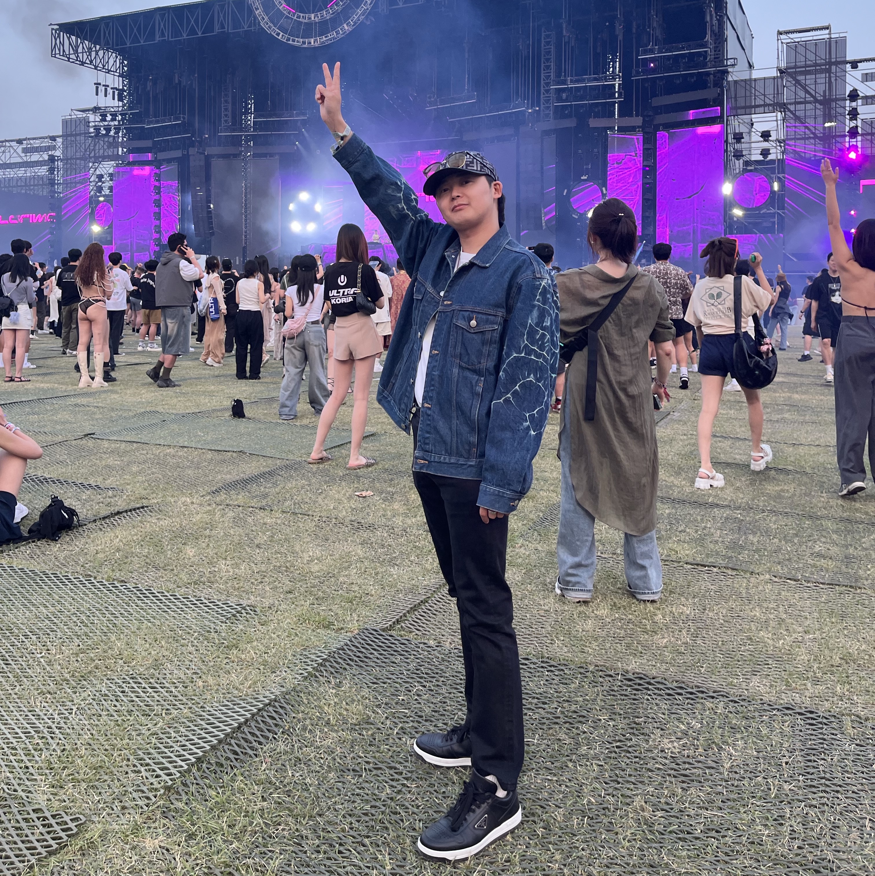 Fendi Denim Baseball Cap Blue, Supreme Shibori Denim Trucker Jacket Rigid Indigo - 23SS μ°©μ© μ€νμΌ
