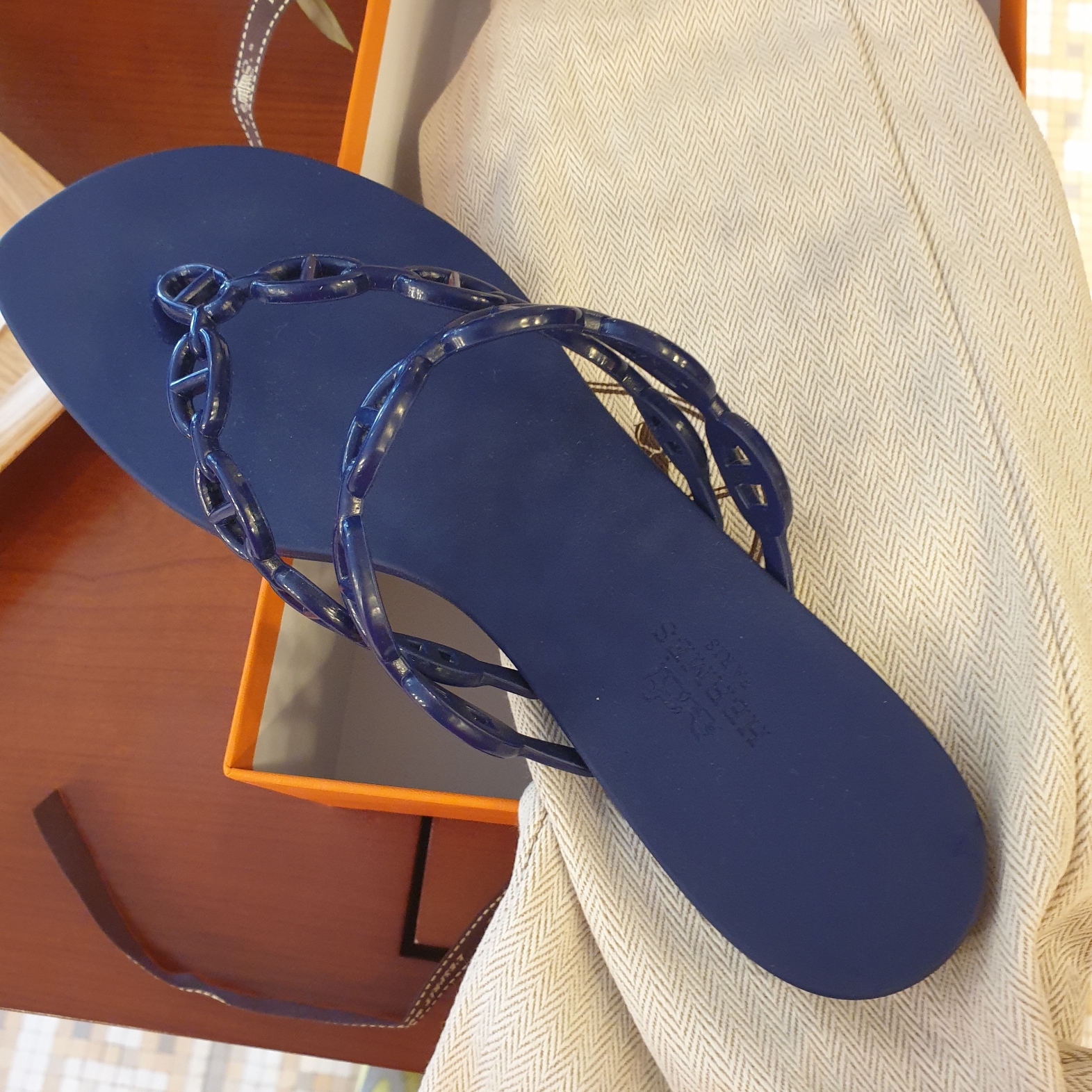 (W) Hermes Island Sandal & Violet Iris 착용 스타일 - 3