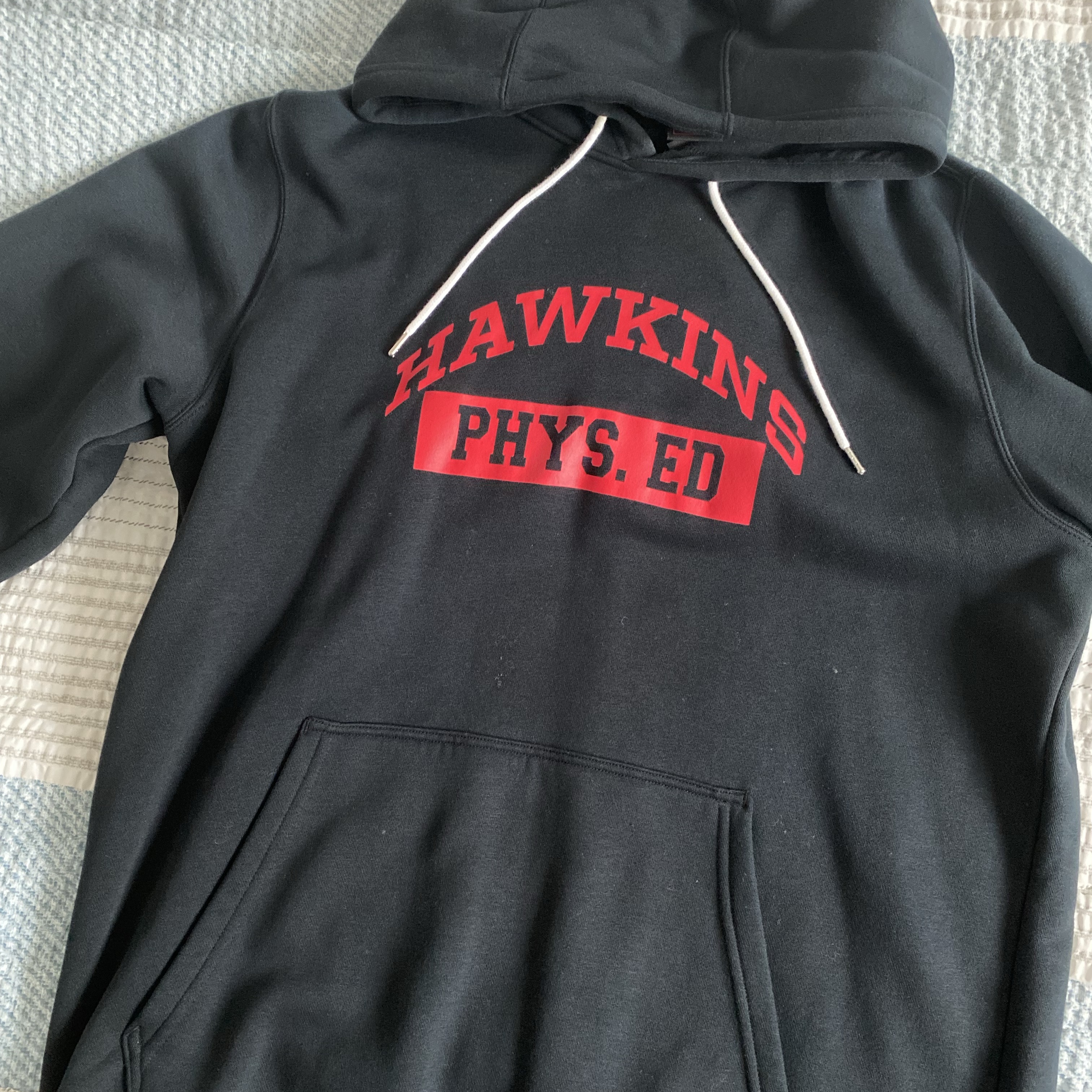 Nike x Stranger Things Club Hawkins High Hoodie Black 착용 스타일 - 1