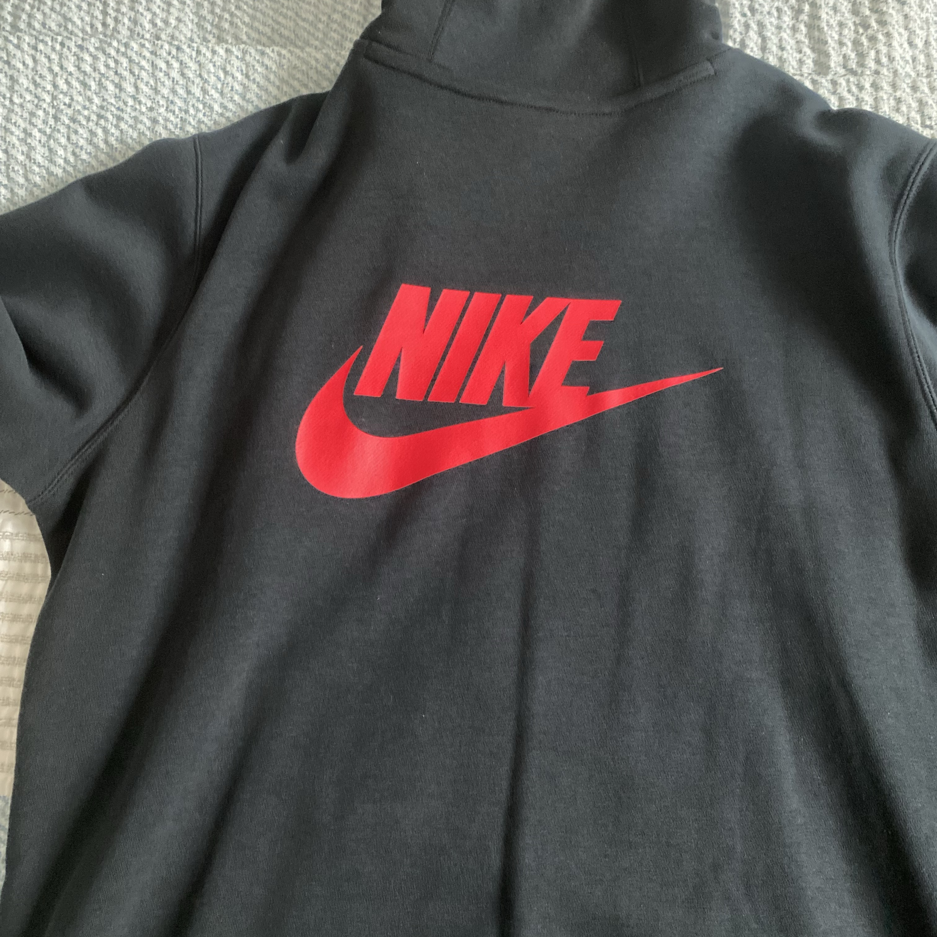 Nike x Stranger Things Club Hawkins High Hoodie Black 착용 스타일 - 2