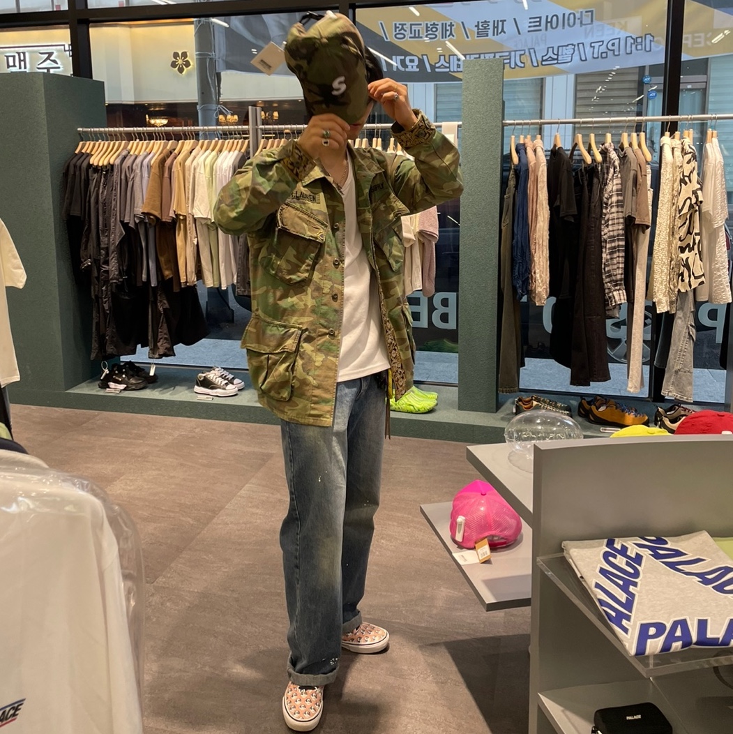 Supreme Seersucker S Logo 6-Panel Woodland Camo - 24SS, Vans x Palace Skate Authentic Jeremy The Duck Salmon 착용 스타일