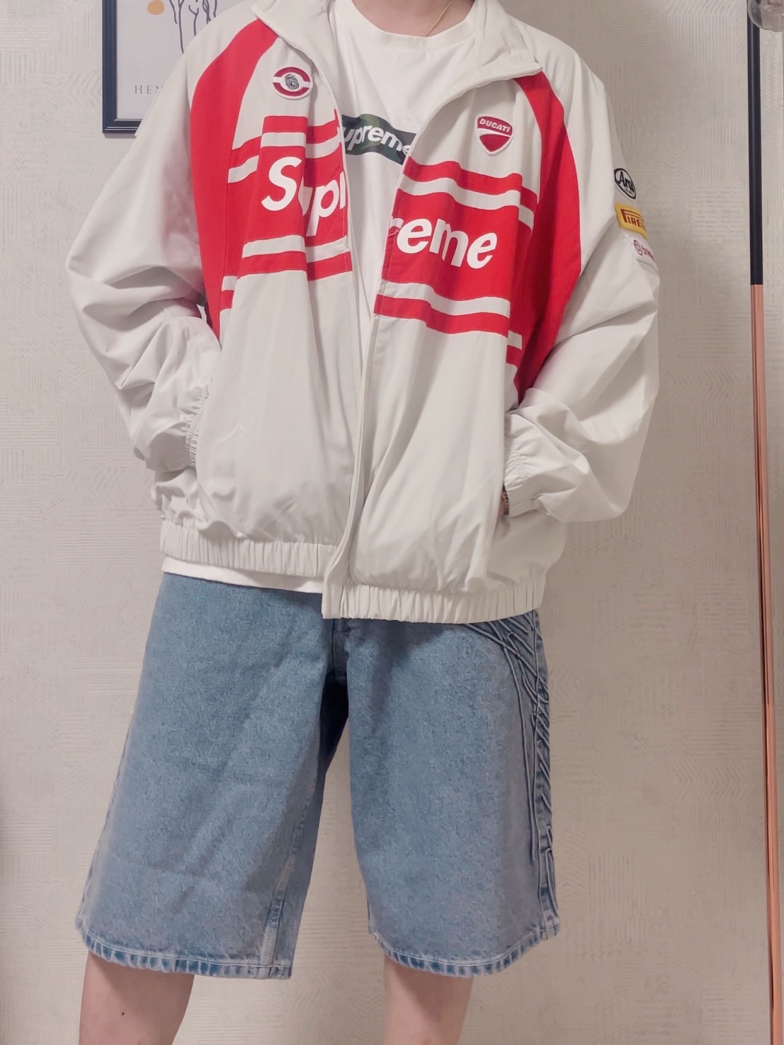 Supreme Script Baggy Denim Short Washed Indigo - 24SS, Supreme Box Logo T-Shirt White - 23FW 착용 스타일 - 1