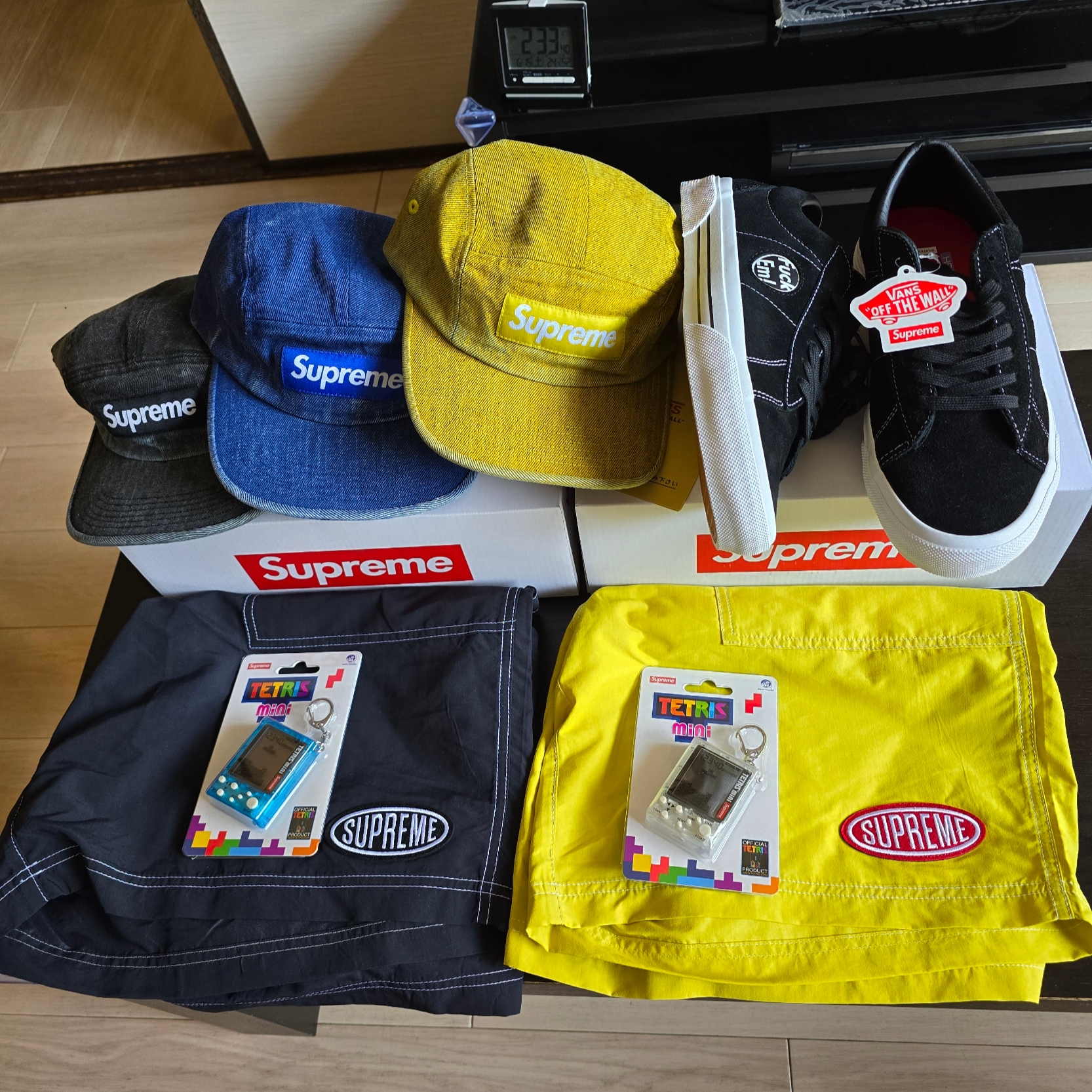 Supreme x Tetris Mini Blue - 24SS (Korean Ver.), Supreme x Tetris Mini Clear - 24SS (Korean Ver.) 착용 스타일