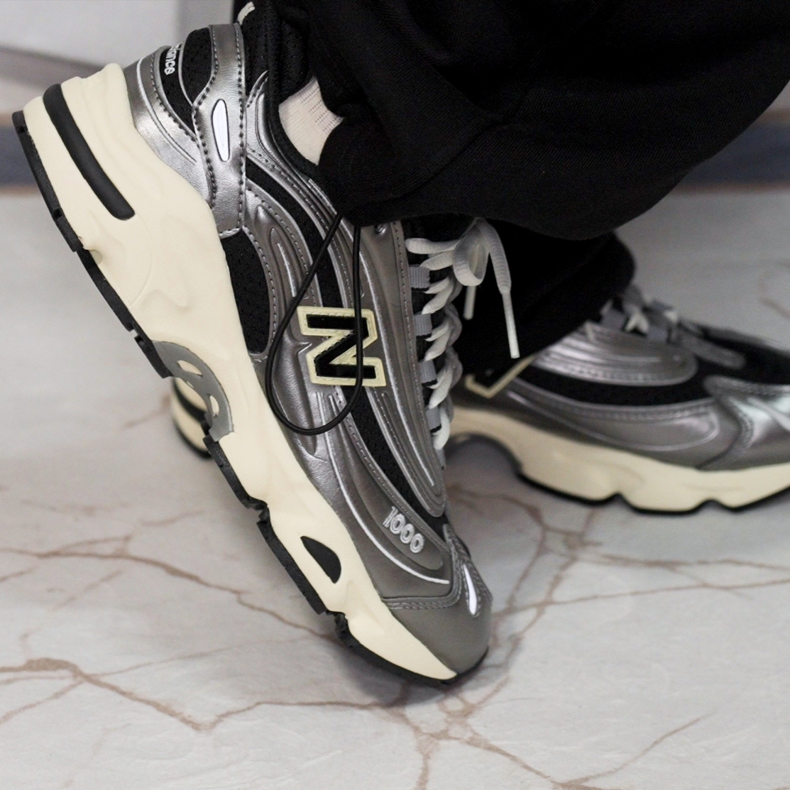 New Balance 1000 Silver Metallic Black 착용 스타일 - 8