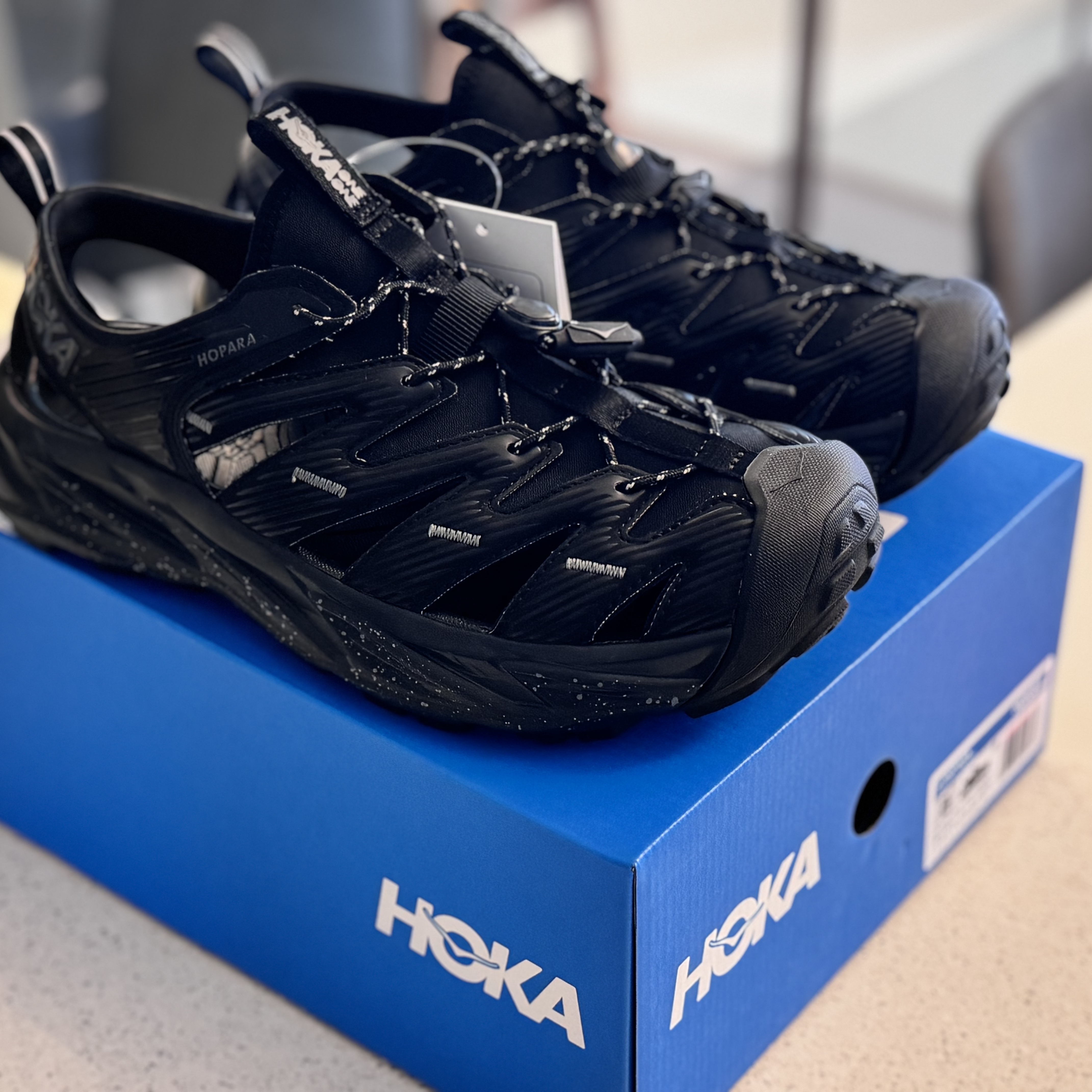 Hoka Hopara Black Castle Rock 착용 스타일