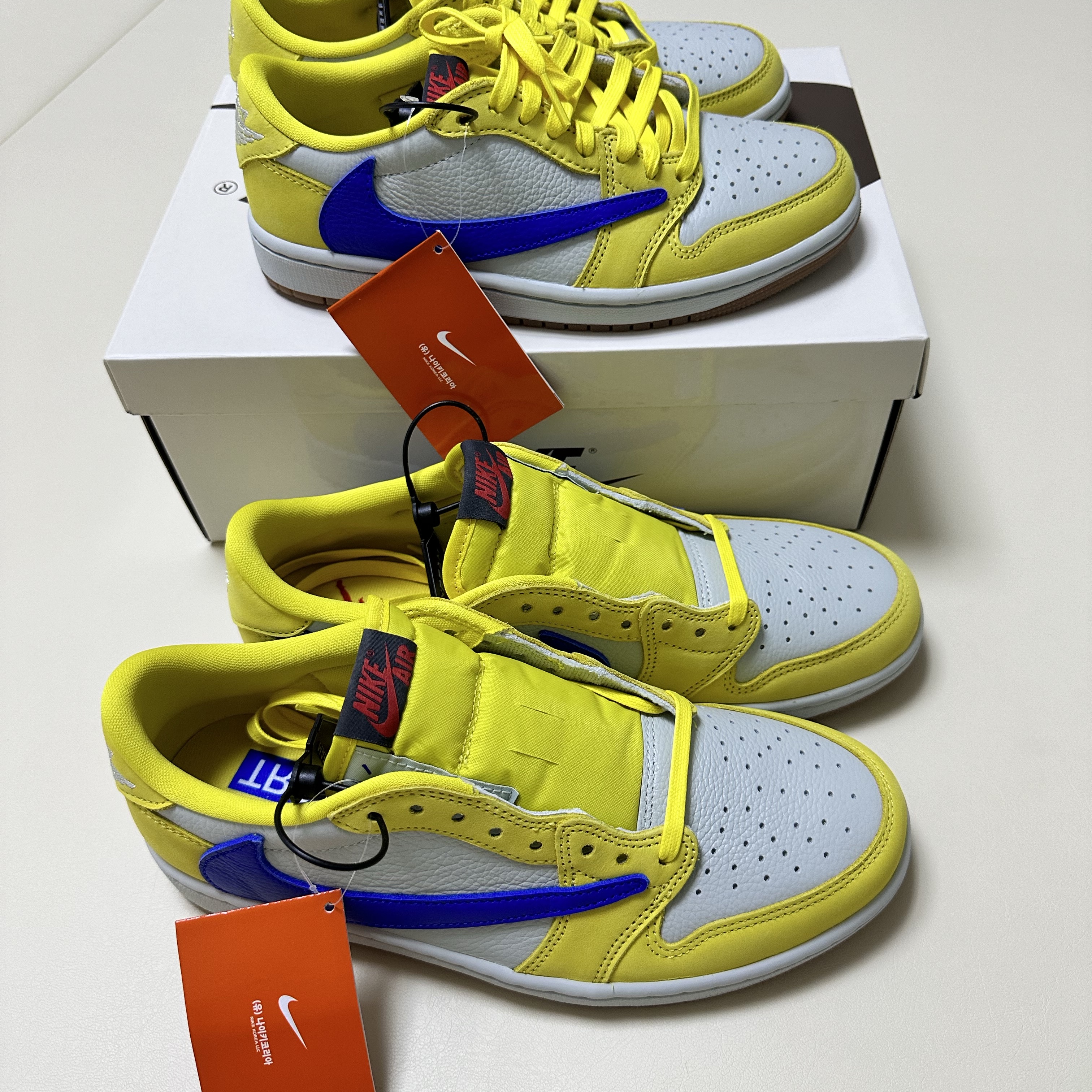 (W) Jordan 1 x Travis Scott Retro Low OG SP Canary 착용 스타일