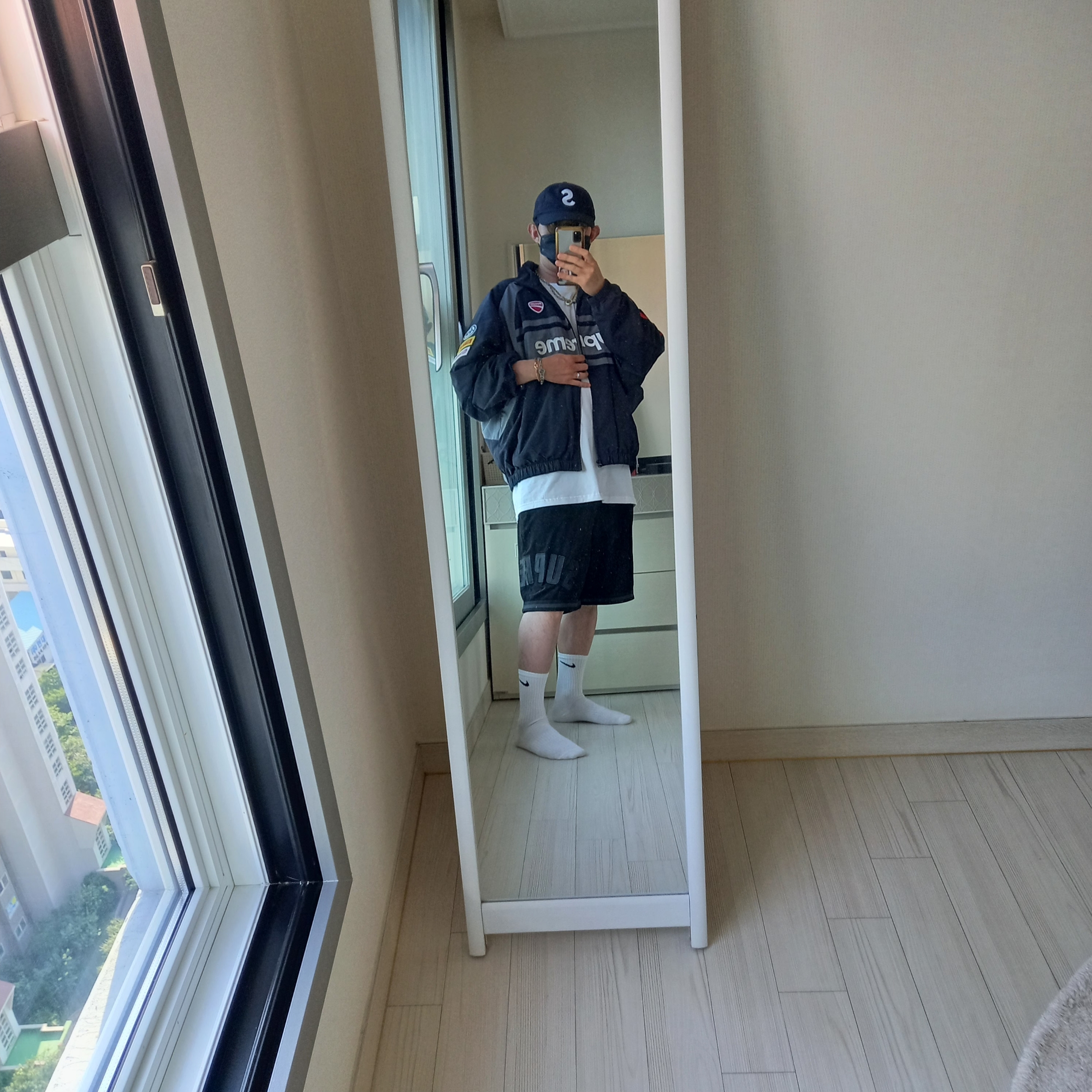 Supreme Seersucker S Logo 6-Panel Black - 24SS, Supreme x Ducati Logos T-Shirt White - 24SS 착용 스타일 - 1