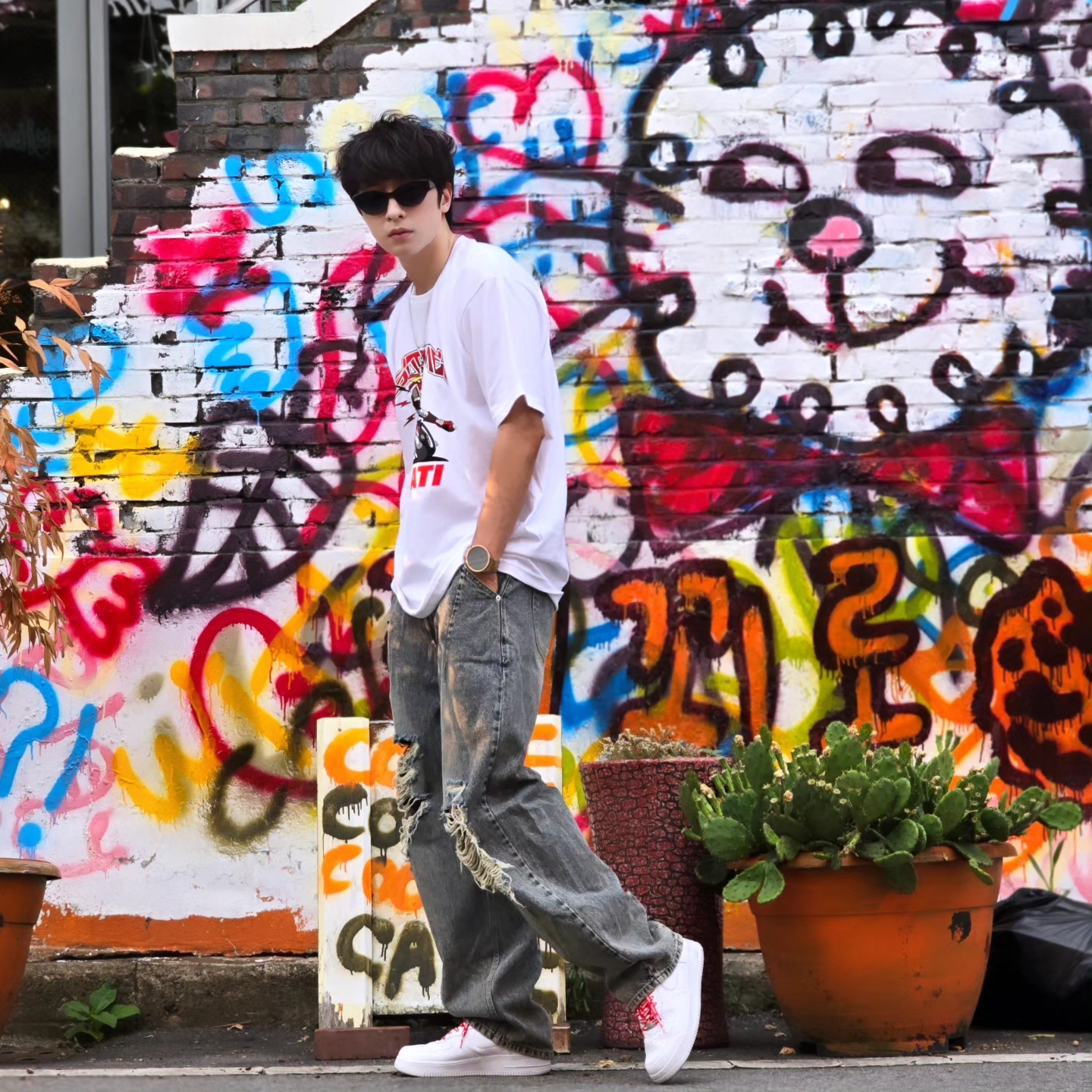 Supreme x Ducati Bike T-Shirt White - 24SS, Nike x Supreme Air Force 1 Low White 착용 스타일 - 7
