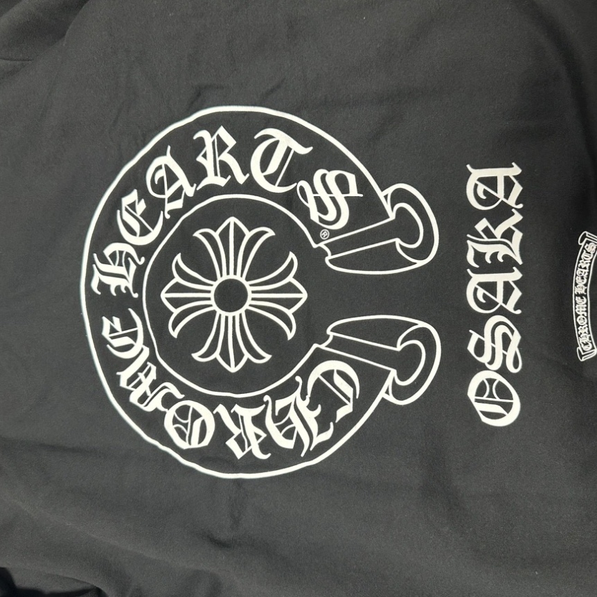 Chrome Hearts Horseshoe Hoodie Black - Osaka Exclusive 착용 스타일