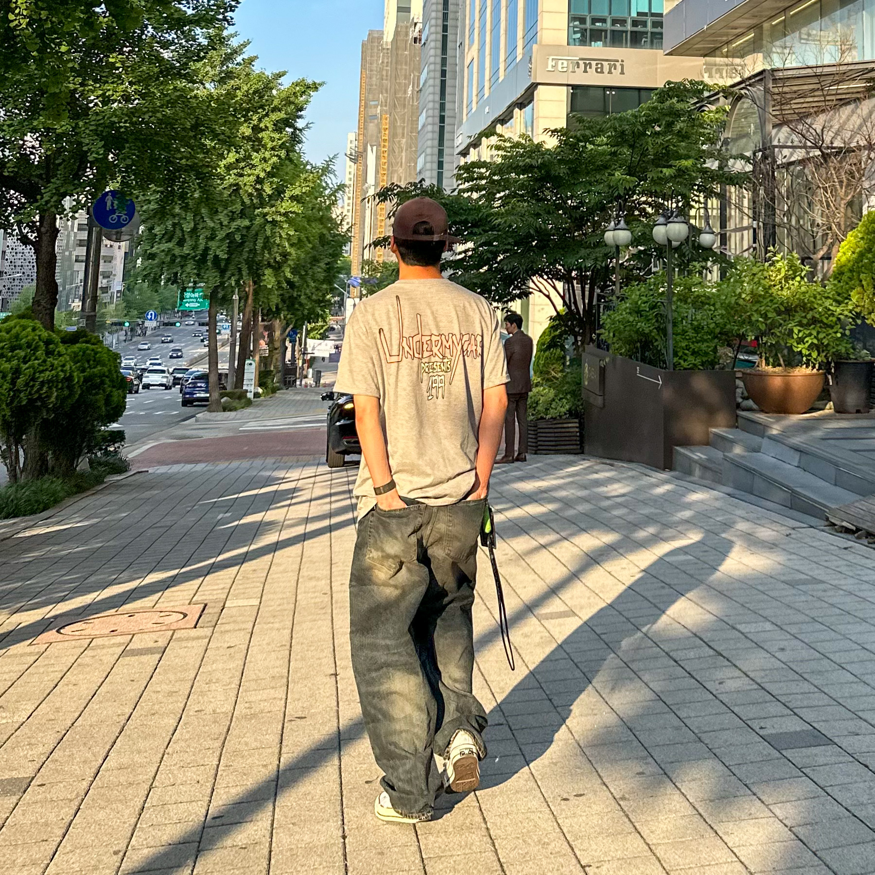 Undermycar Mu.26 Anti Fxxking Logo Play Brush Washed Wide Jeans Oil Blue 착용 스타일 - 1