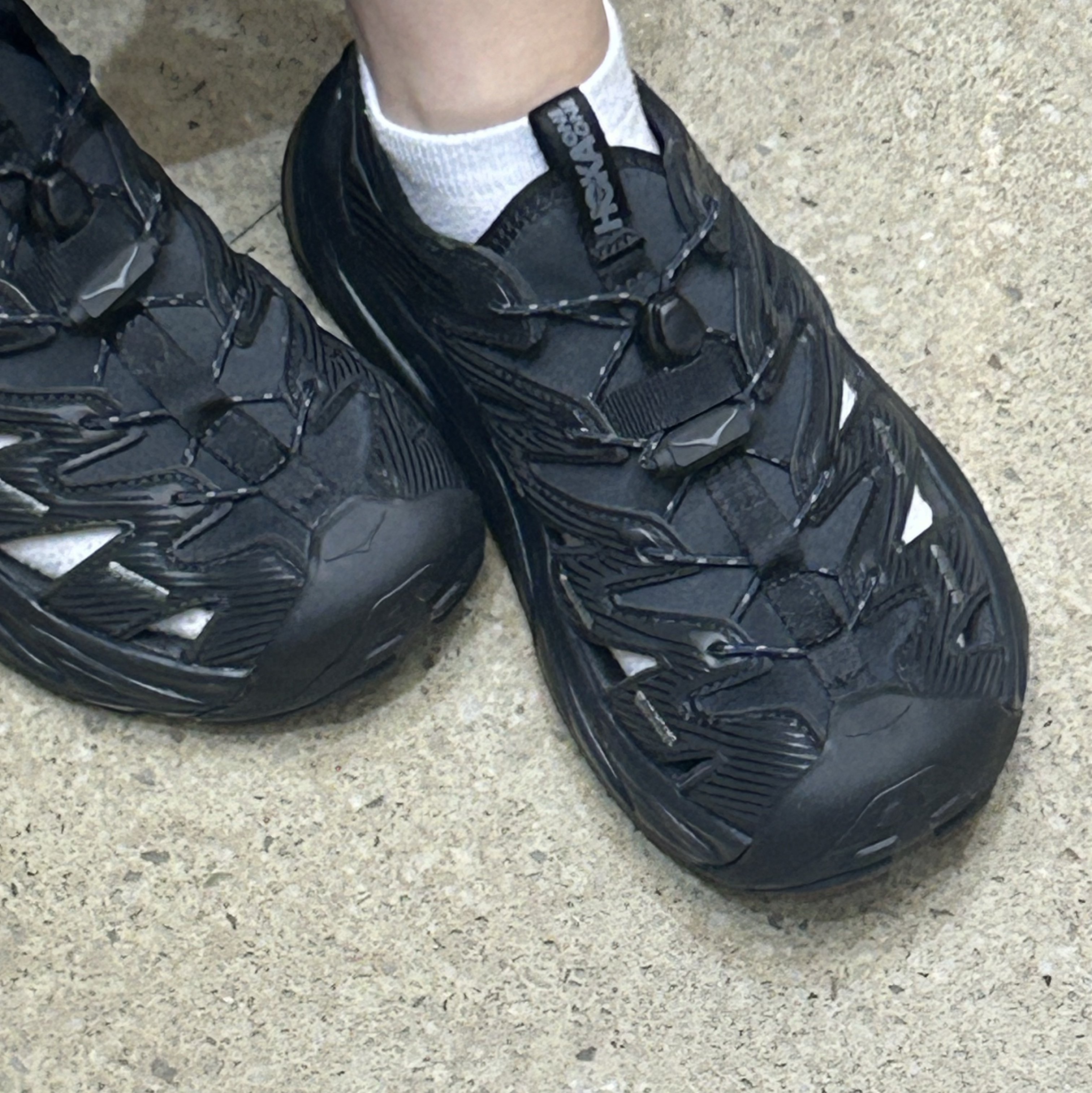 (W) Hoka Hopara Black 착용 스타일