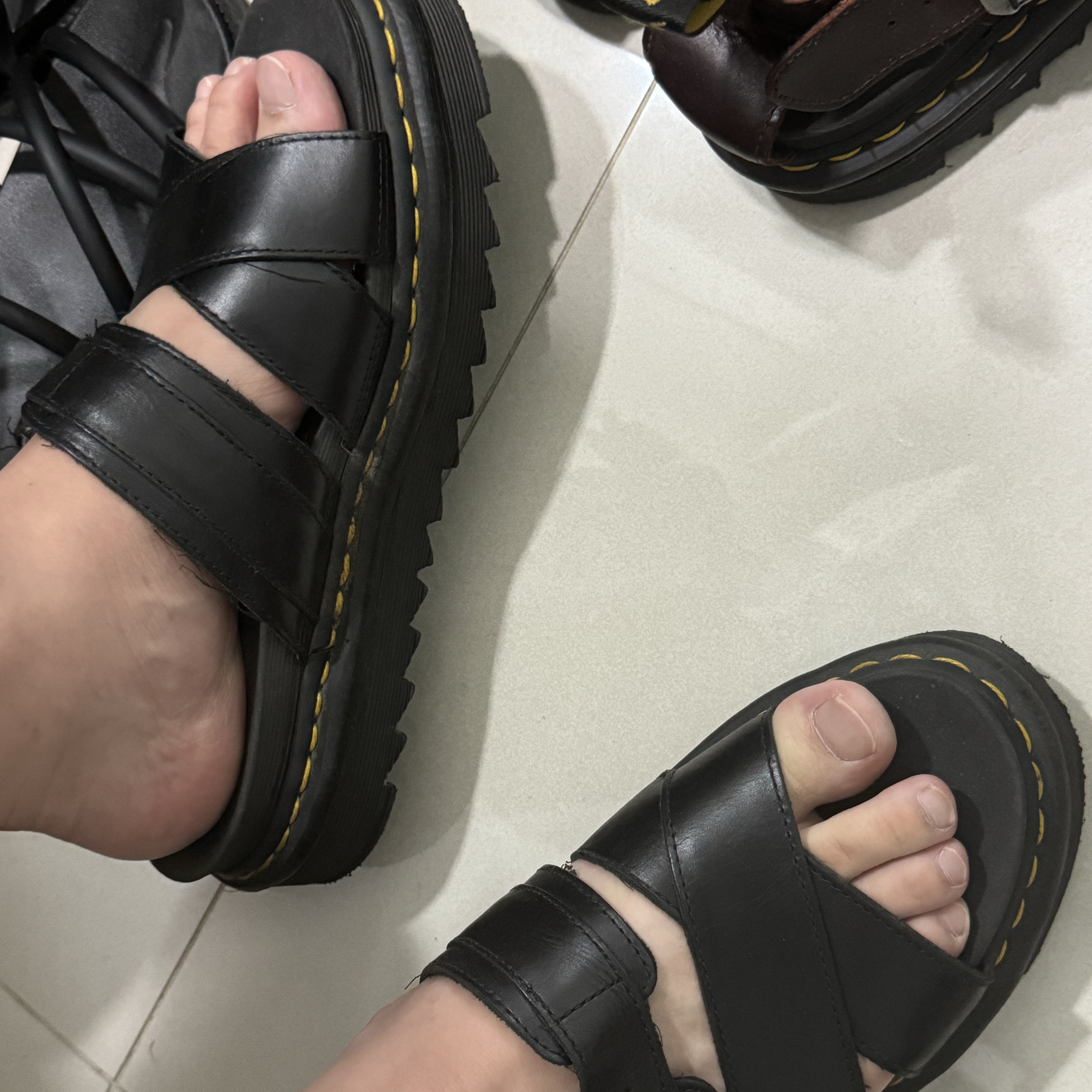 Dr. Martens Ryker Brando Leather Buckle Sandals Black 착용 스타일
