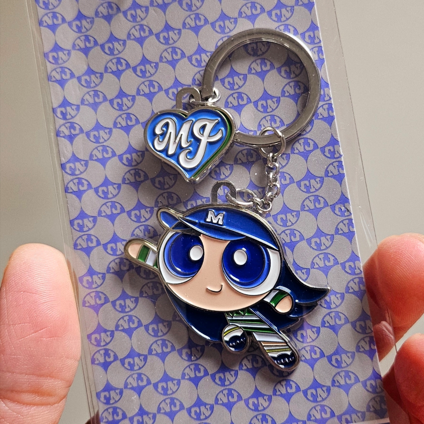 NewJeans x The Power Puff Girls Metal Keyring Minji 착용 스타일 - 1