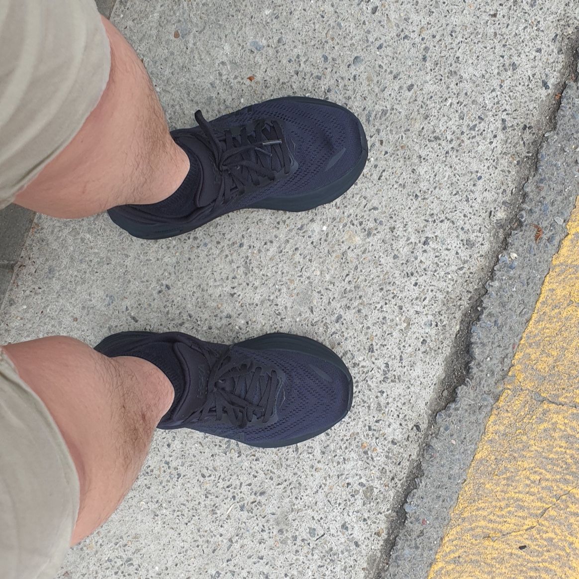 Hoka Bondi 8 Black - Regular 착용 스타일