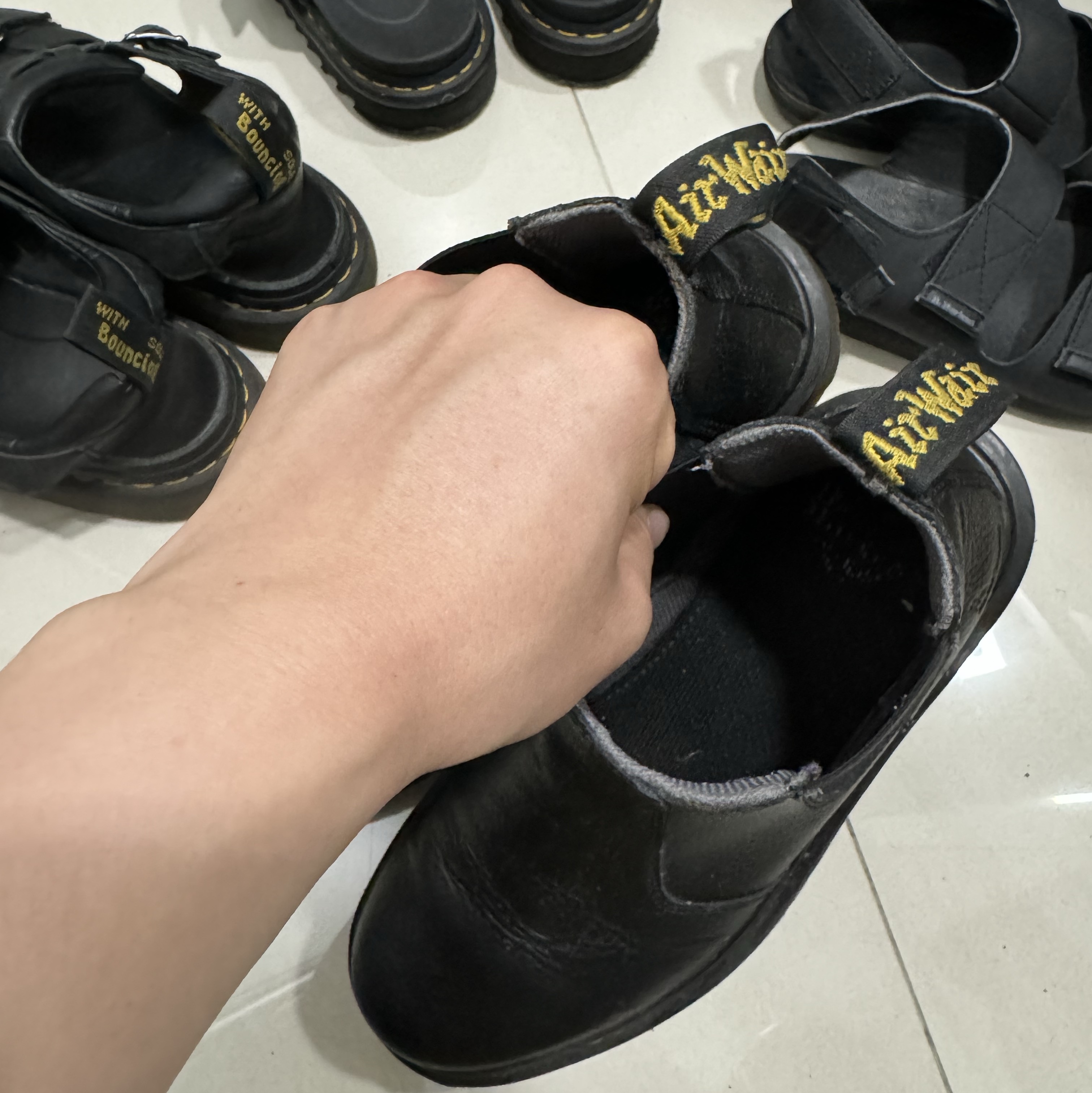 Dr. Martens Core 2976 Smooth Leather Mono Black 착용 스타일