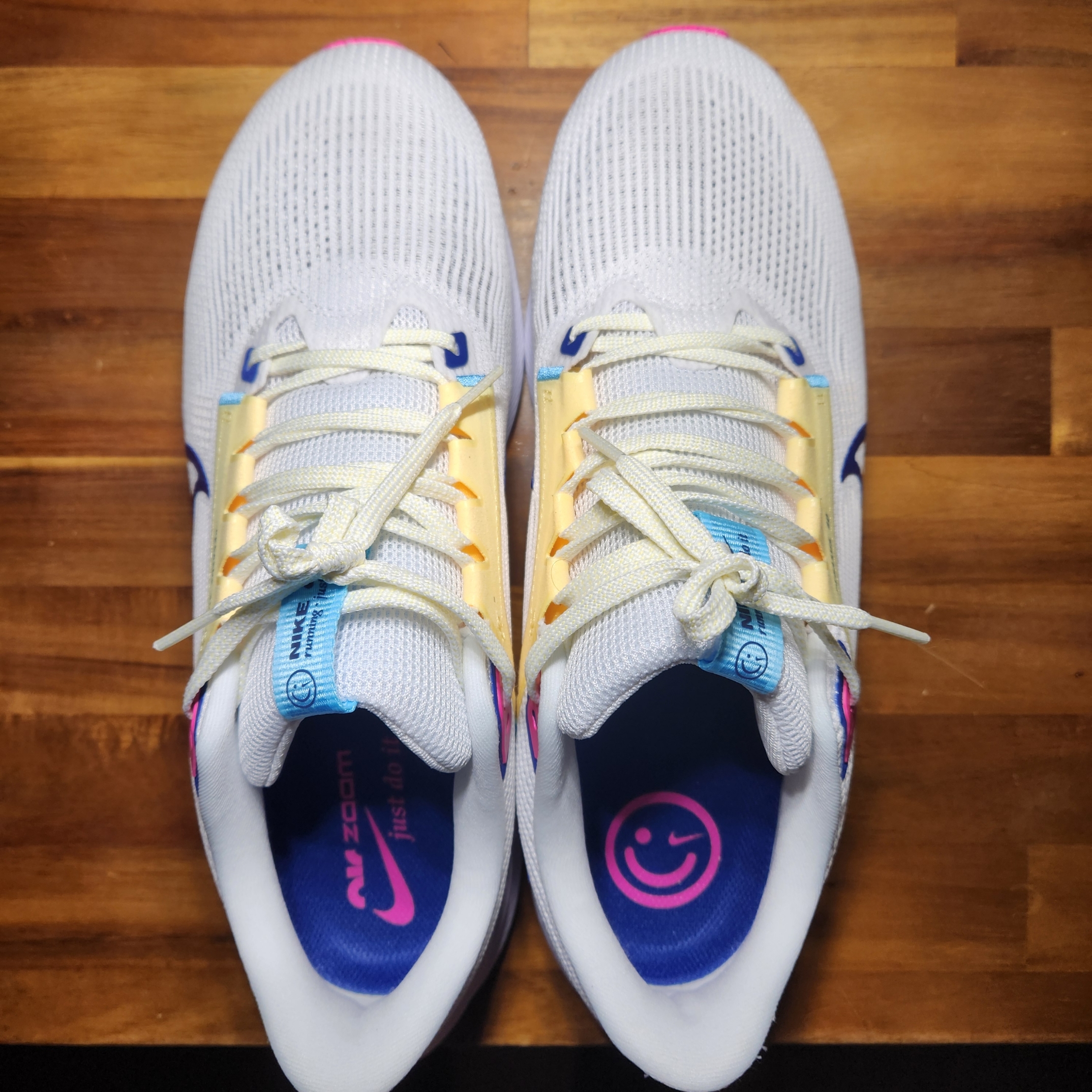 Nike Air Zoom Pegasus 40 White Deep Loyal Blue 착용 스타일 - 1