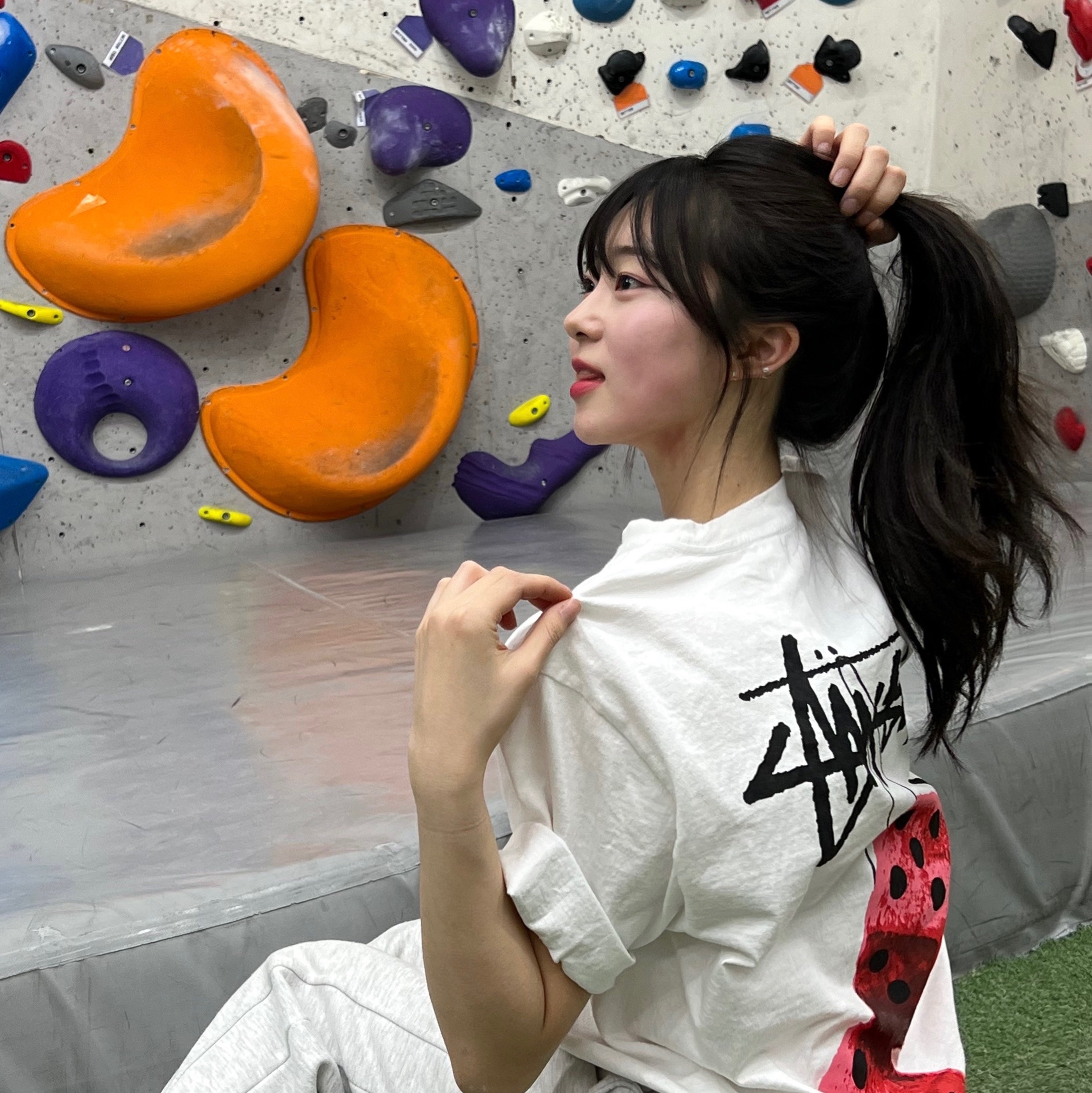 Stussy Fuzzy Dice T-Shirt White 착용 스타일 - 4